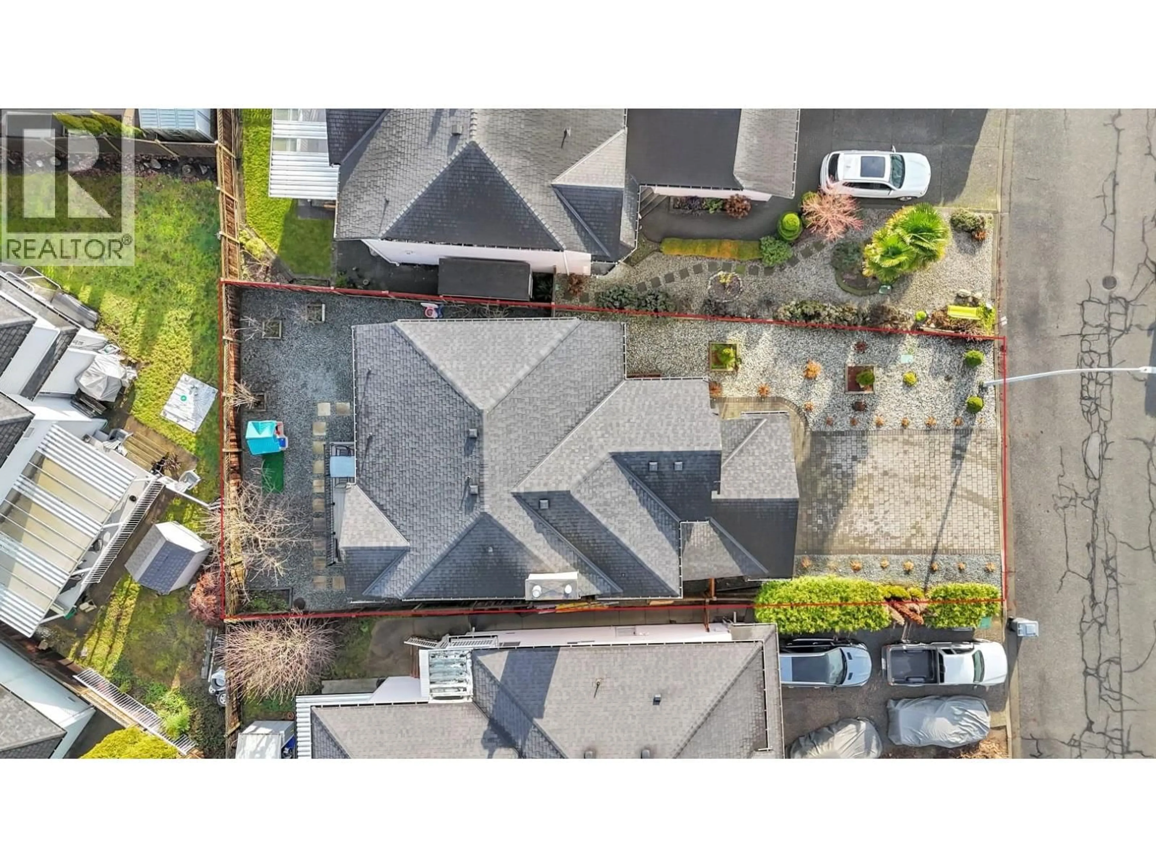 A pic from outside/outdoor area/front of a property/back of a property/a pic from drone, street for 5680 OLIVER DRIVE, Richmond British Columbia V6V2P2