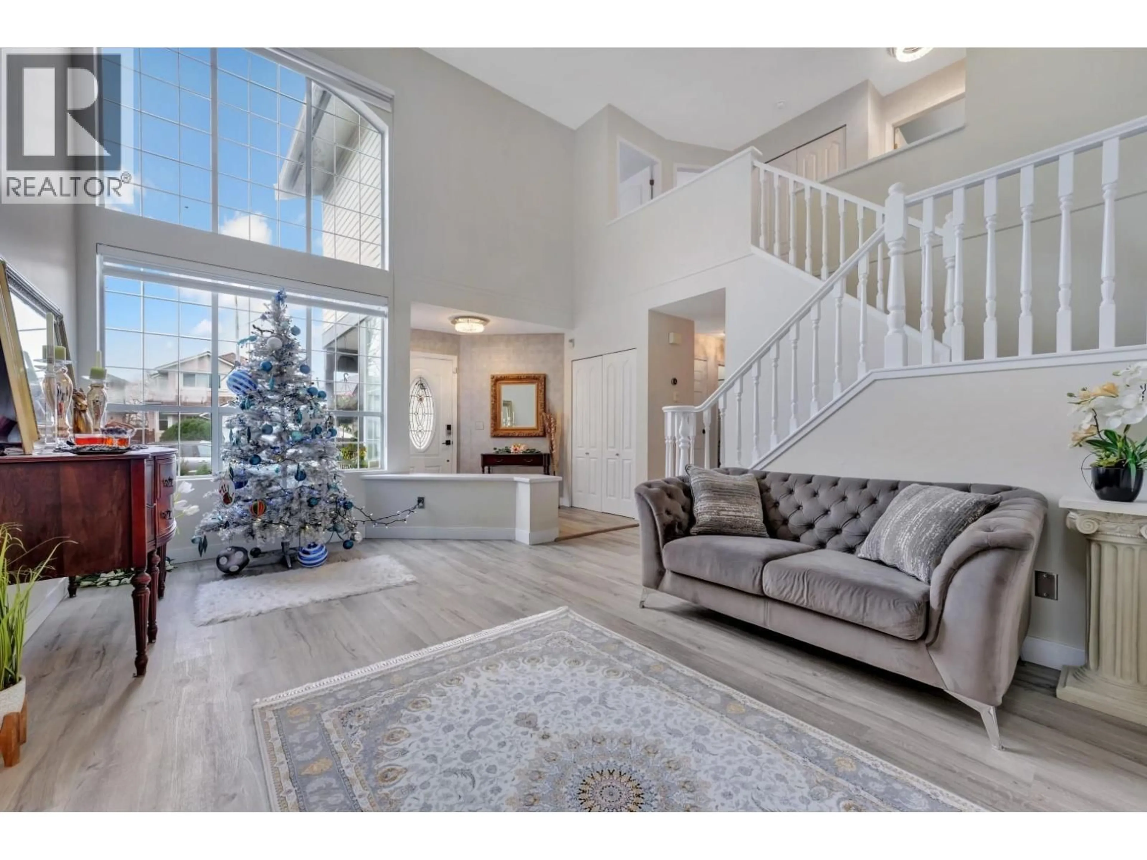 Indoor entryway for 5680 OLIVER DRIVE, Richmond British Columbia V6V2P2