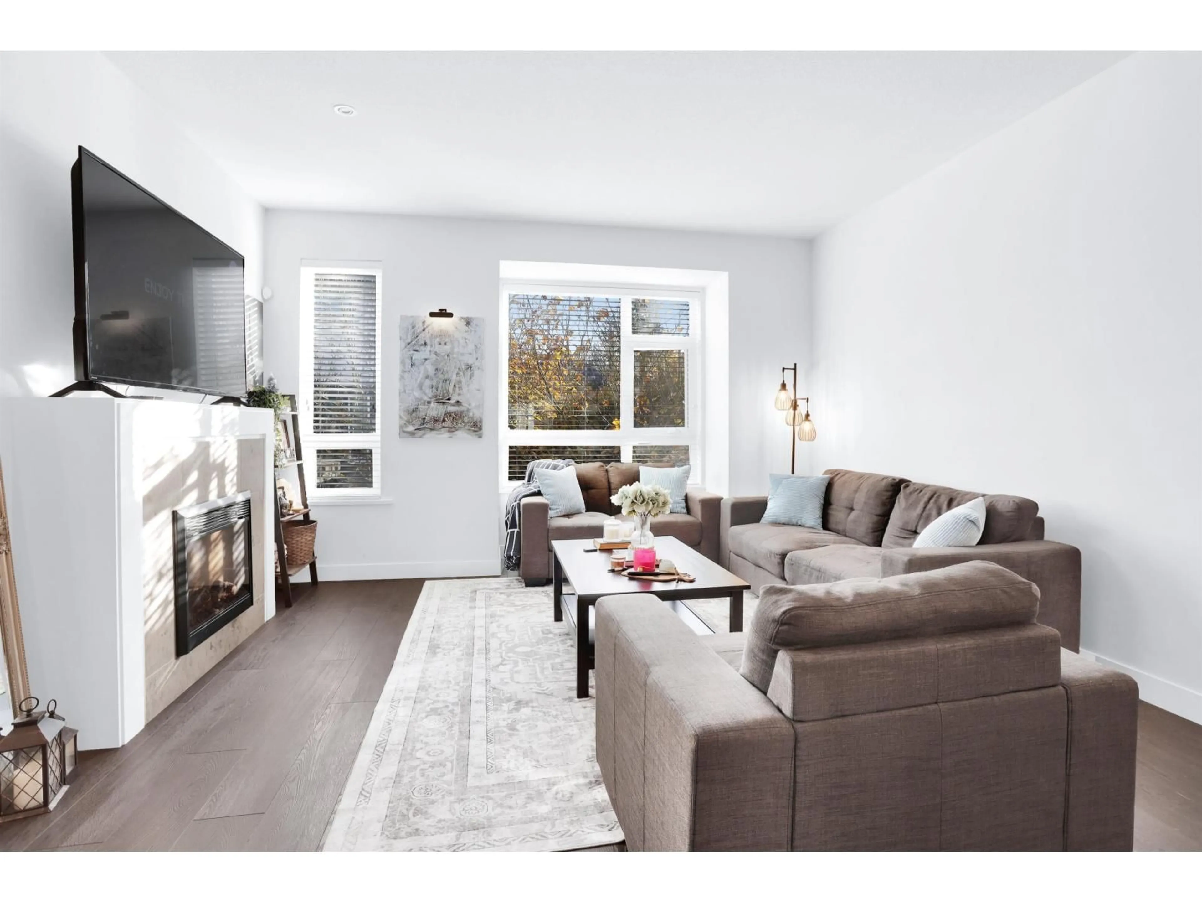 Living room with furniture, wood/laminate floor for 21 - 5888 144 STREET, Surrey British Columbia V3X0G8