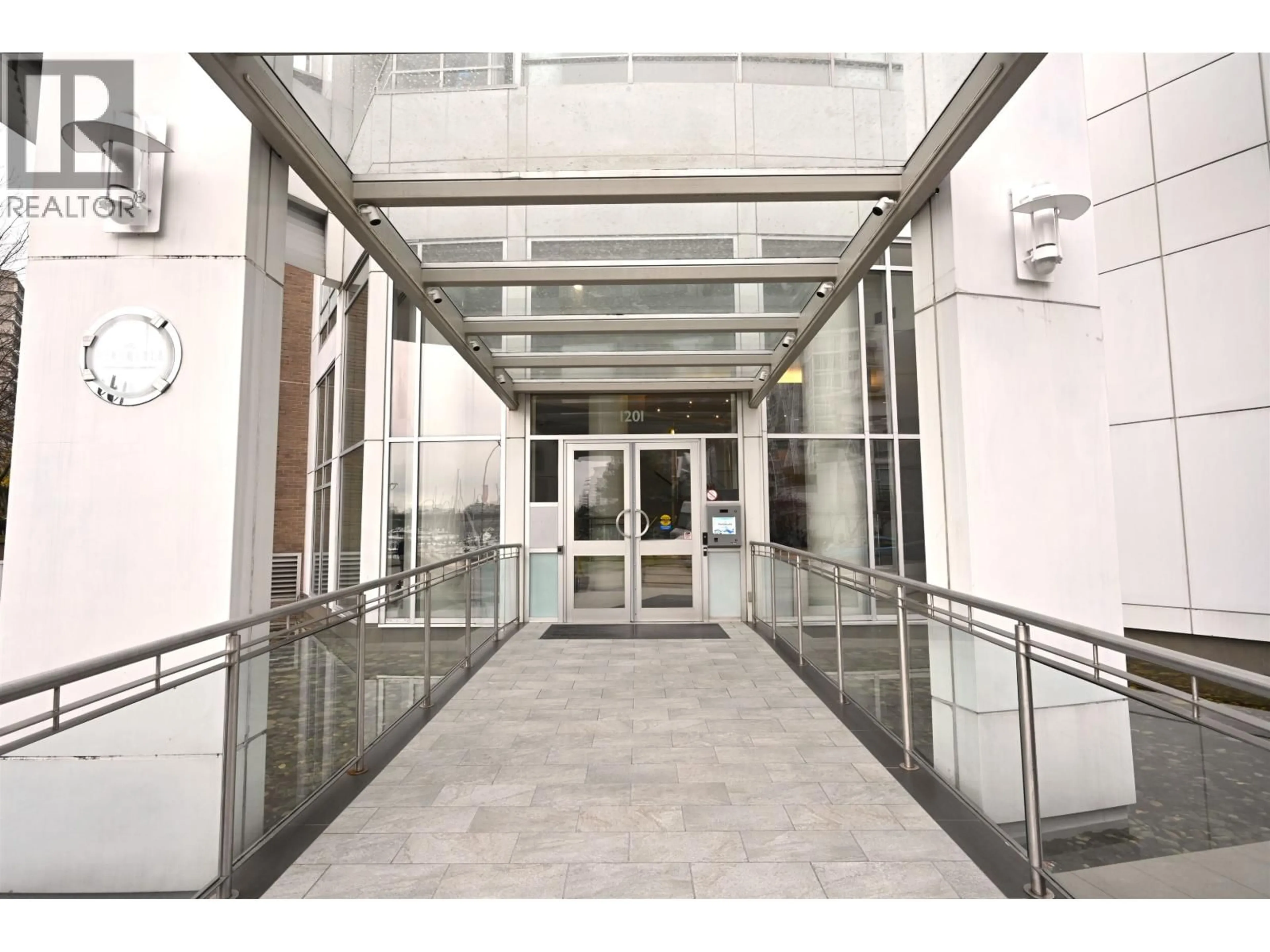 Indoor foyer for 2002 - 1201 MARINASIDE CRESCENT, Vancouver British Columbia V6Z2V2