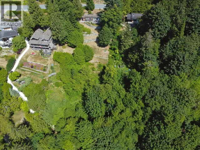 7949 REDROOFFS ROAD, Halfmoon Bay 2