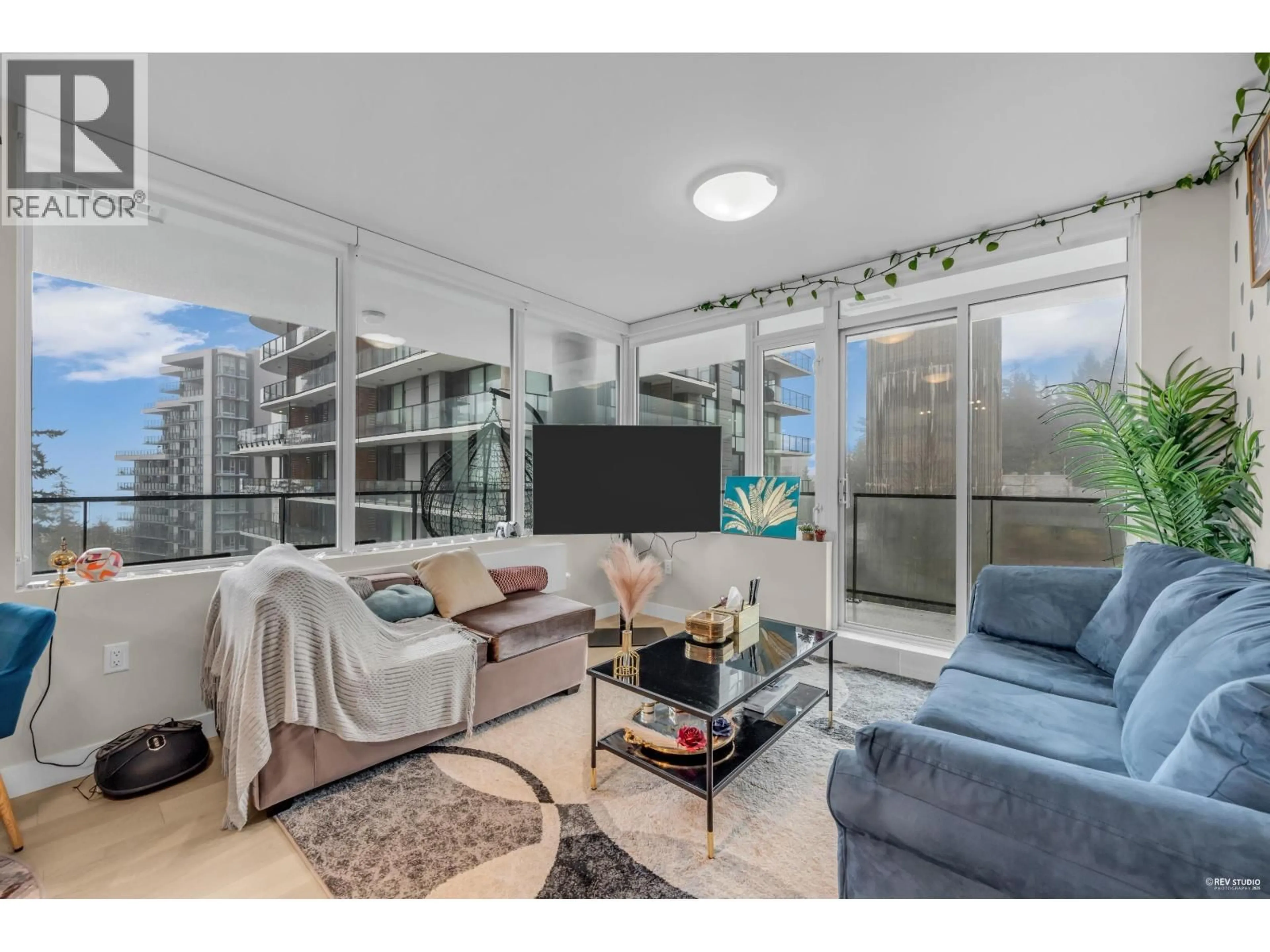 Living room with furniture, unknown for 702 - 8725 UNIVERSITY CRESCENT, Burnaby British Columbia V5A4Y8