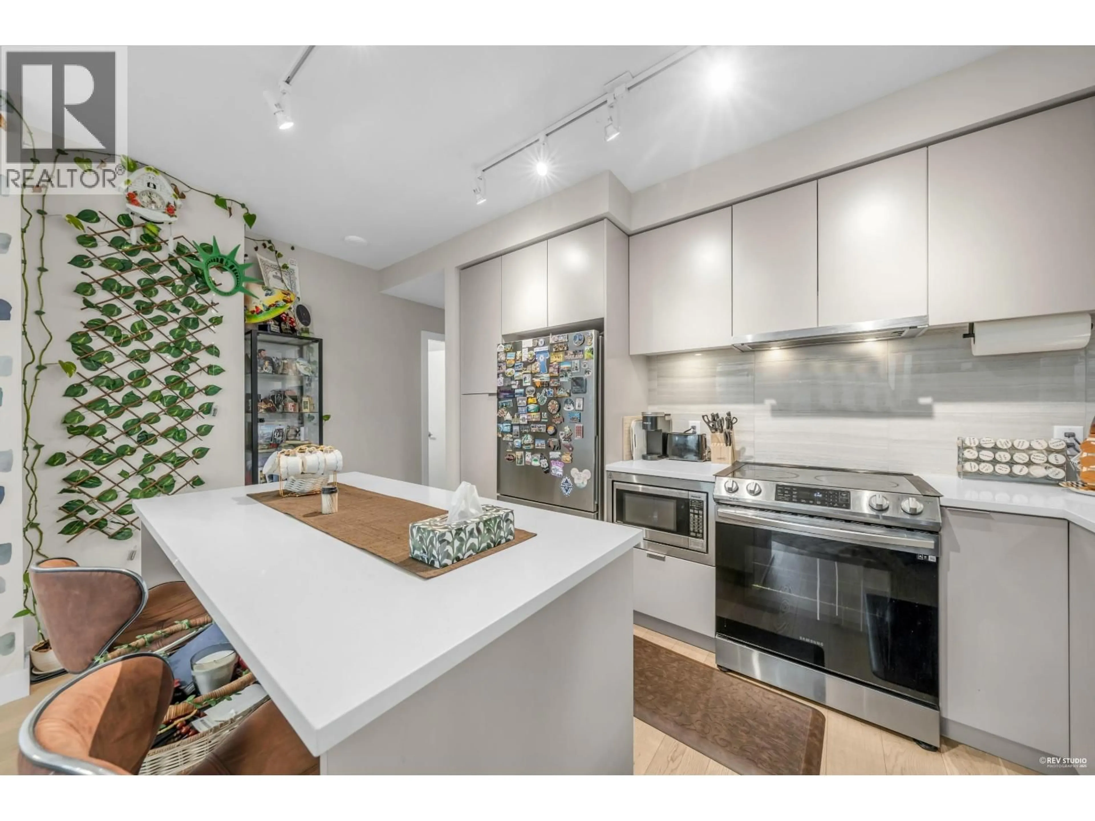 Open concept kitchen, unknown for 702 - 8725 UNIVERSITY CRESCENT, Burnaby British Columbia V5A4Y8