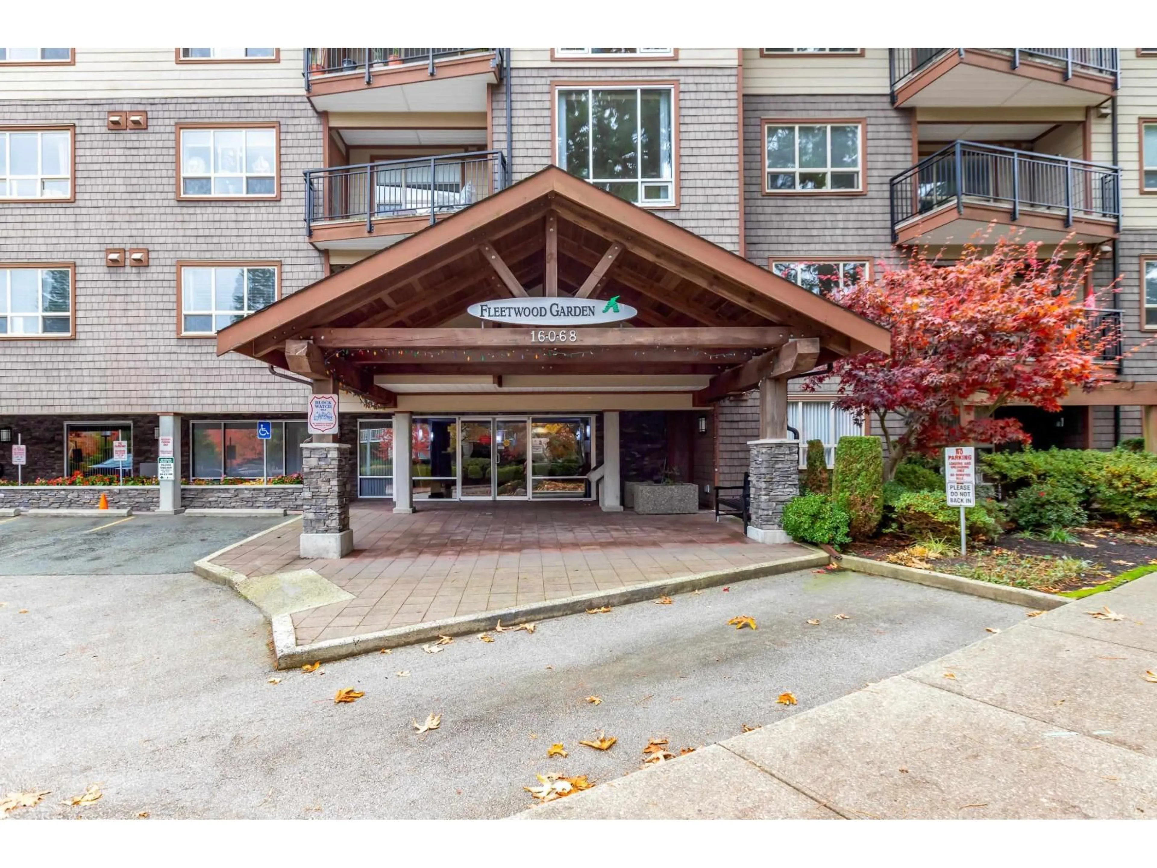 Indoor foyer for 403 - 16068 83 AVENUE, Surrey British Columbia V4N0N2