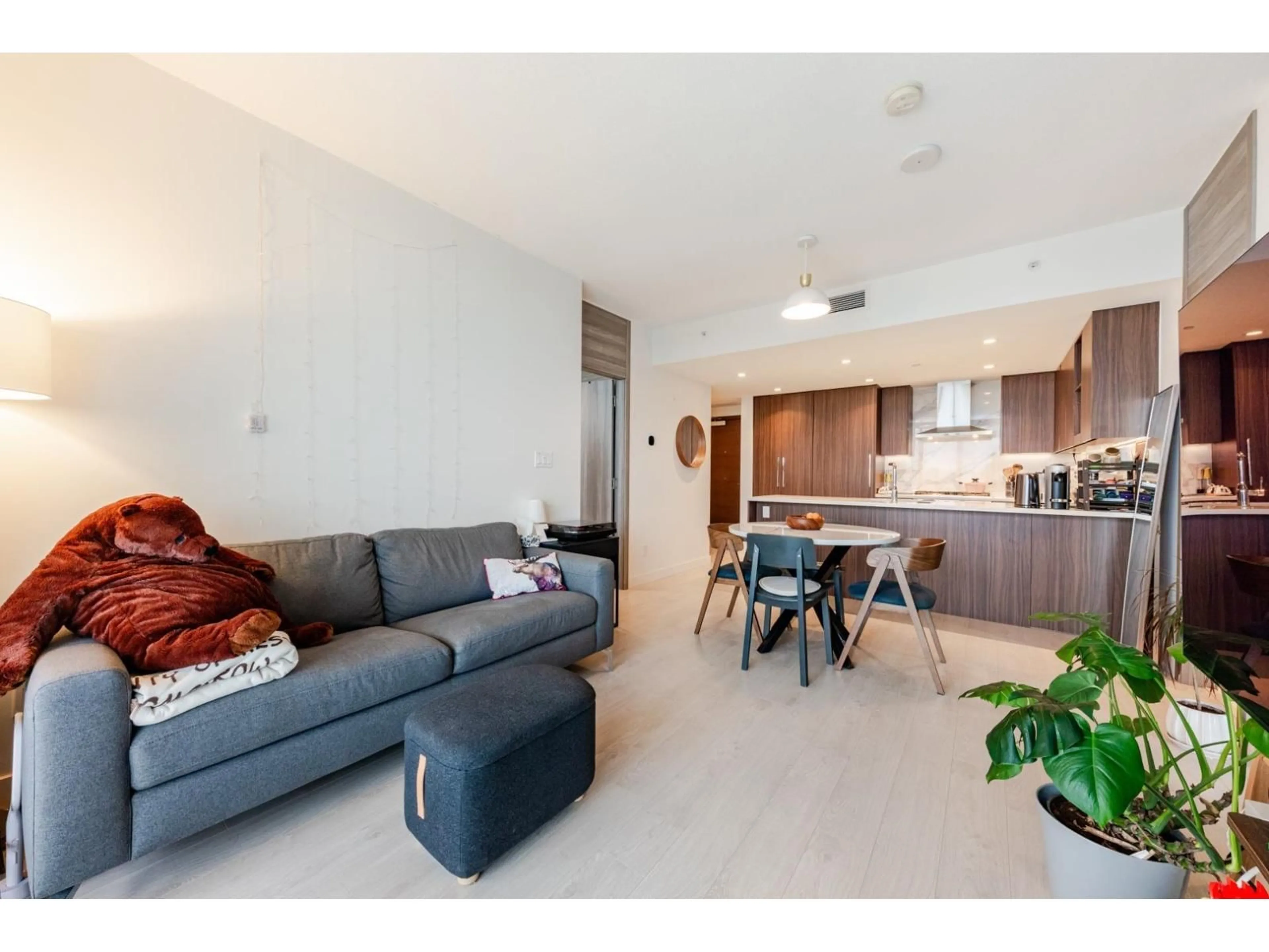 Living room with furniture, unknown for 1803 - 9887 WHALLEY BOULEVARD, Surrey British Columbia V3T0P4