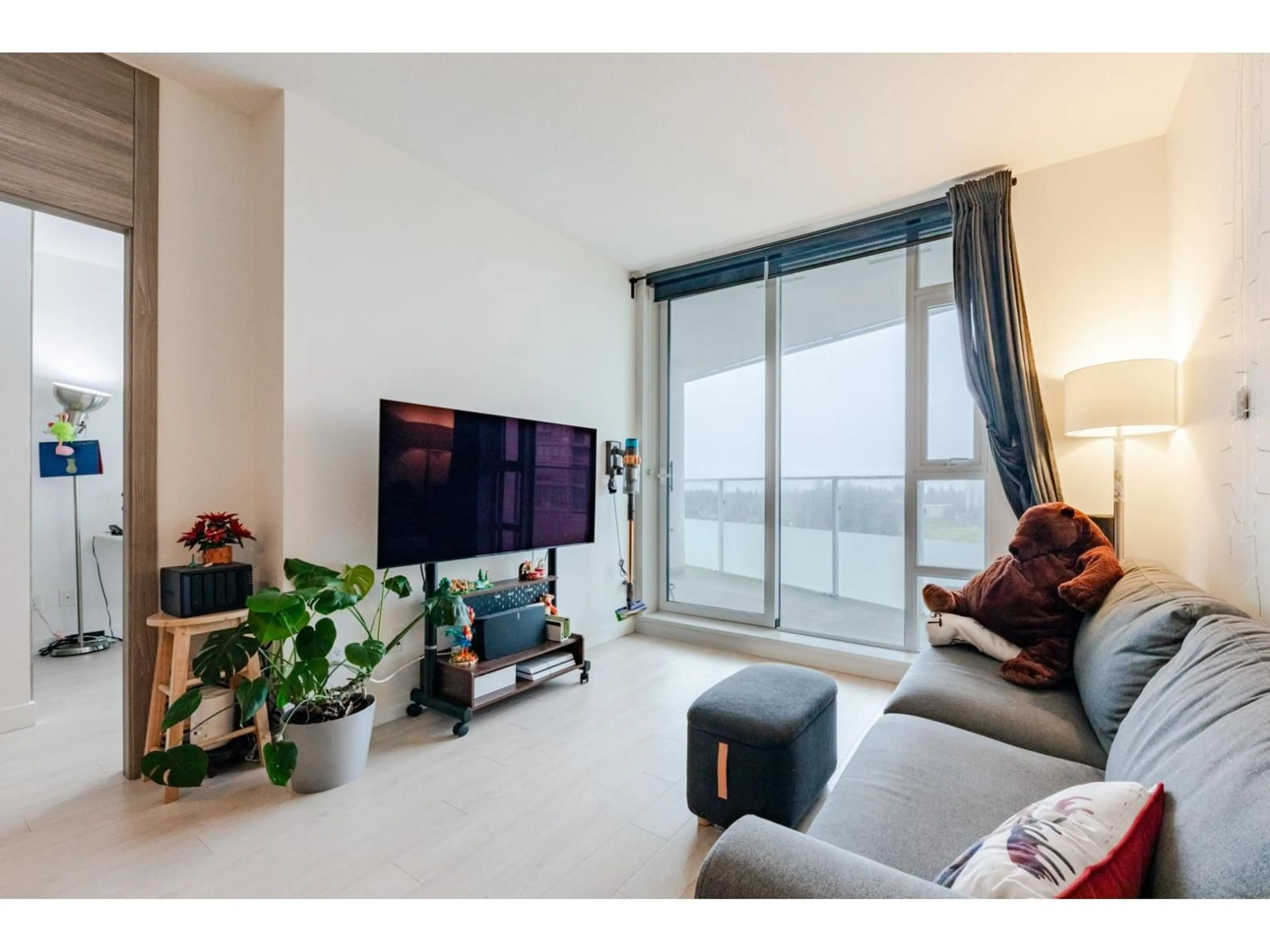 Living room with furniture, unknown for 1803 - 9887 WHALLEY BOULEVARD, Surrey British Columbia V3T0P4