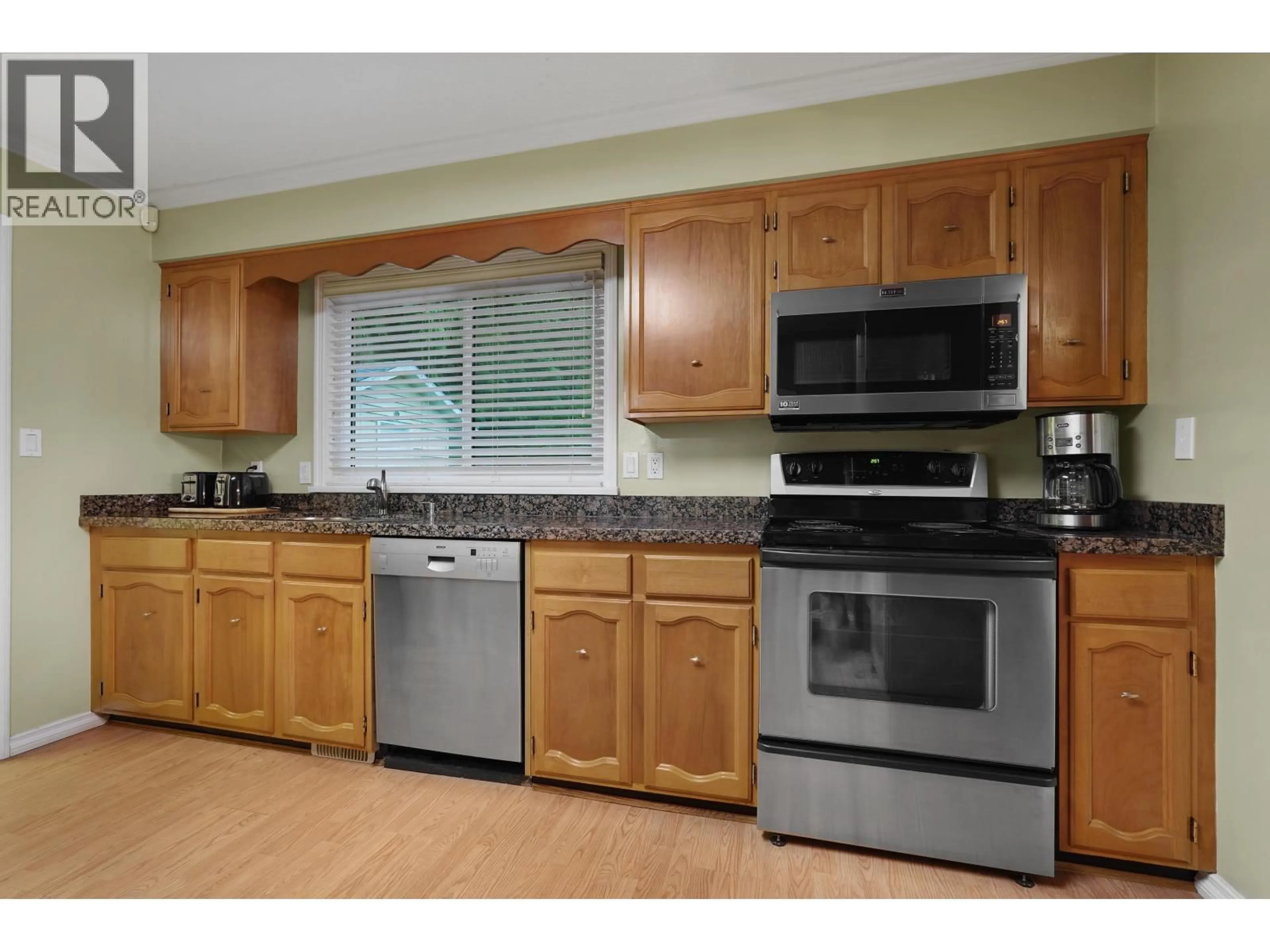Standard kitchen, unknown for 129 53 STREET, Delta British Columbia V4M3B3