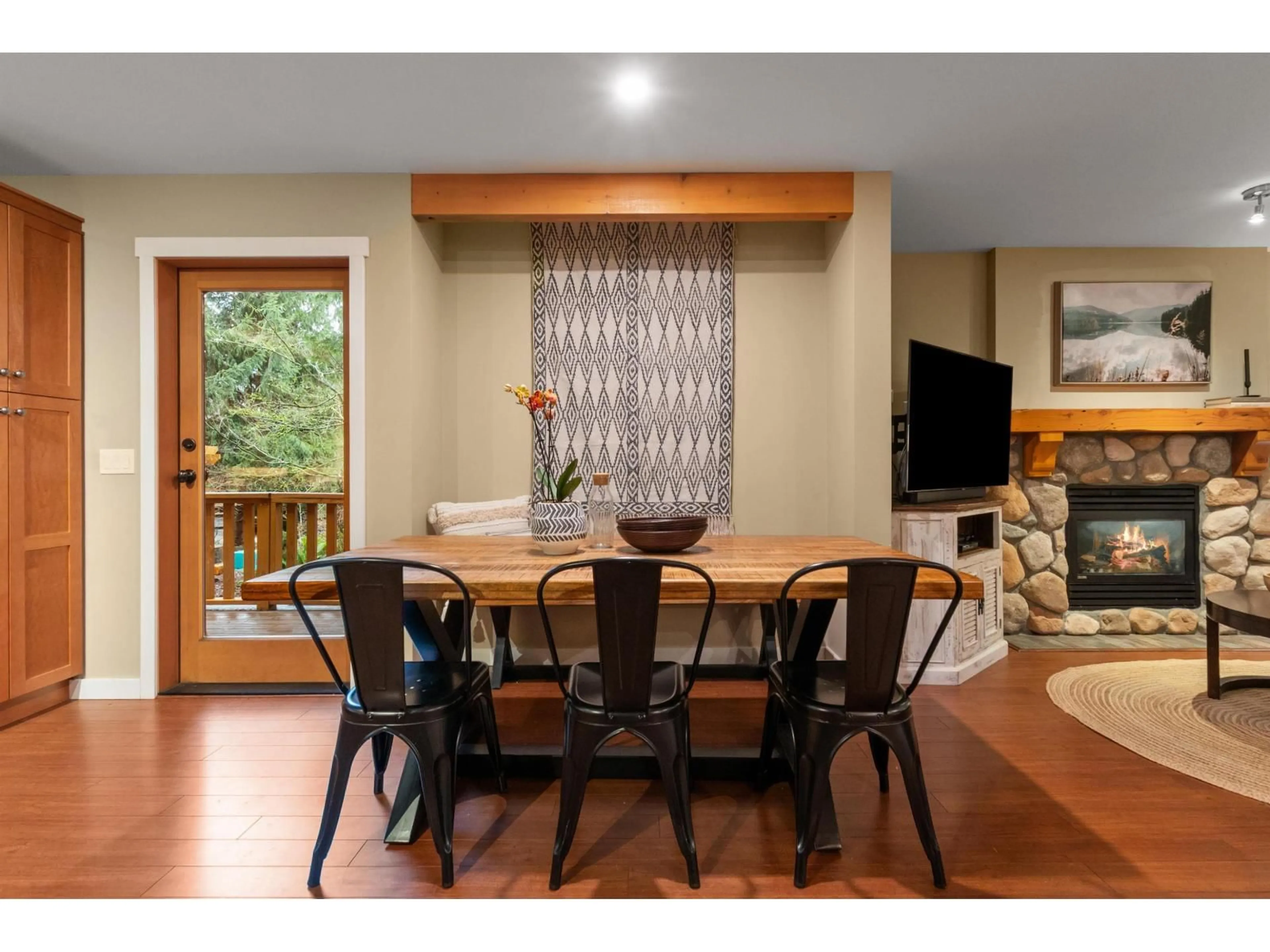 Dining room, wood/laminate floor for 43583 COTTON TAIL CROSSING, Lindell Beach British Columbia V2R0E1
