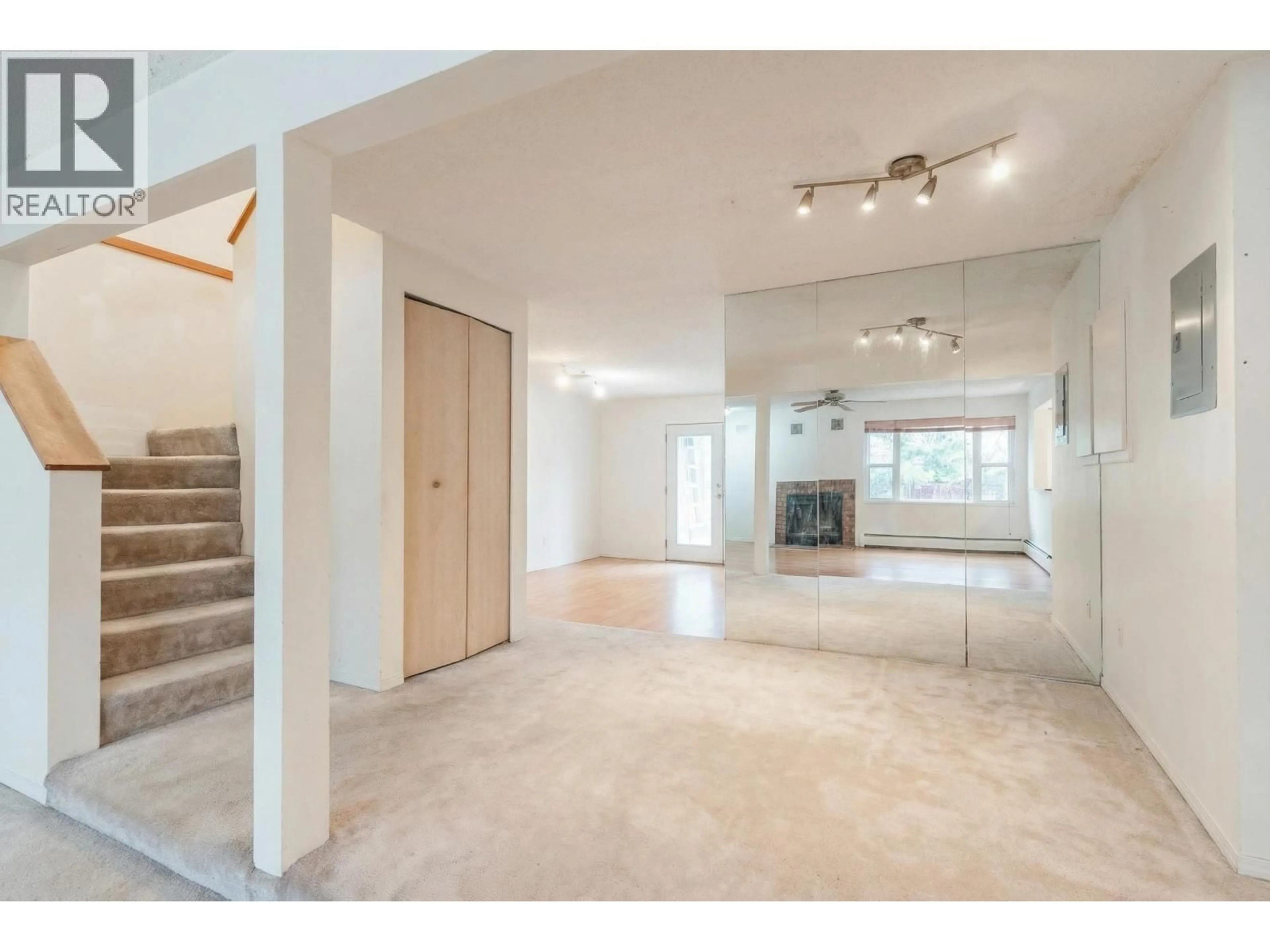 Indoor foyer for 8168 RIEL PLACE, Vancouver British Columbia V5S4B3