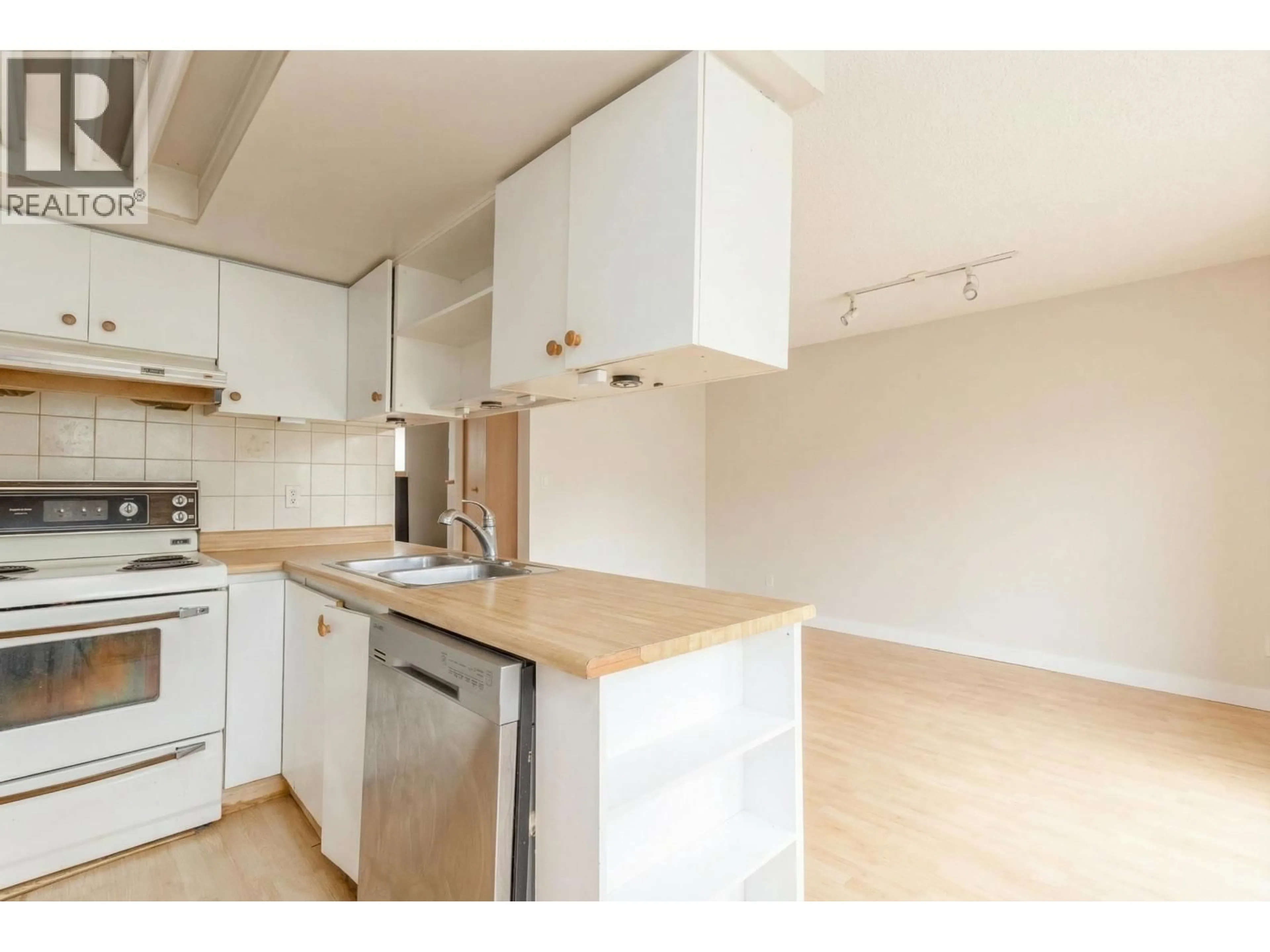 Standard kitchen, unknown for 8168 RIEL PLACE, Vancouver British Columbia V5S4B3