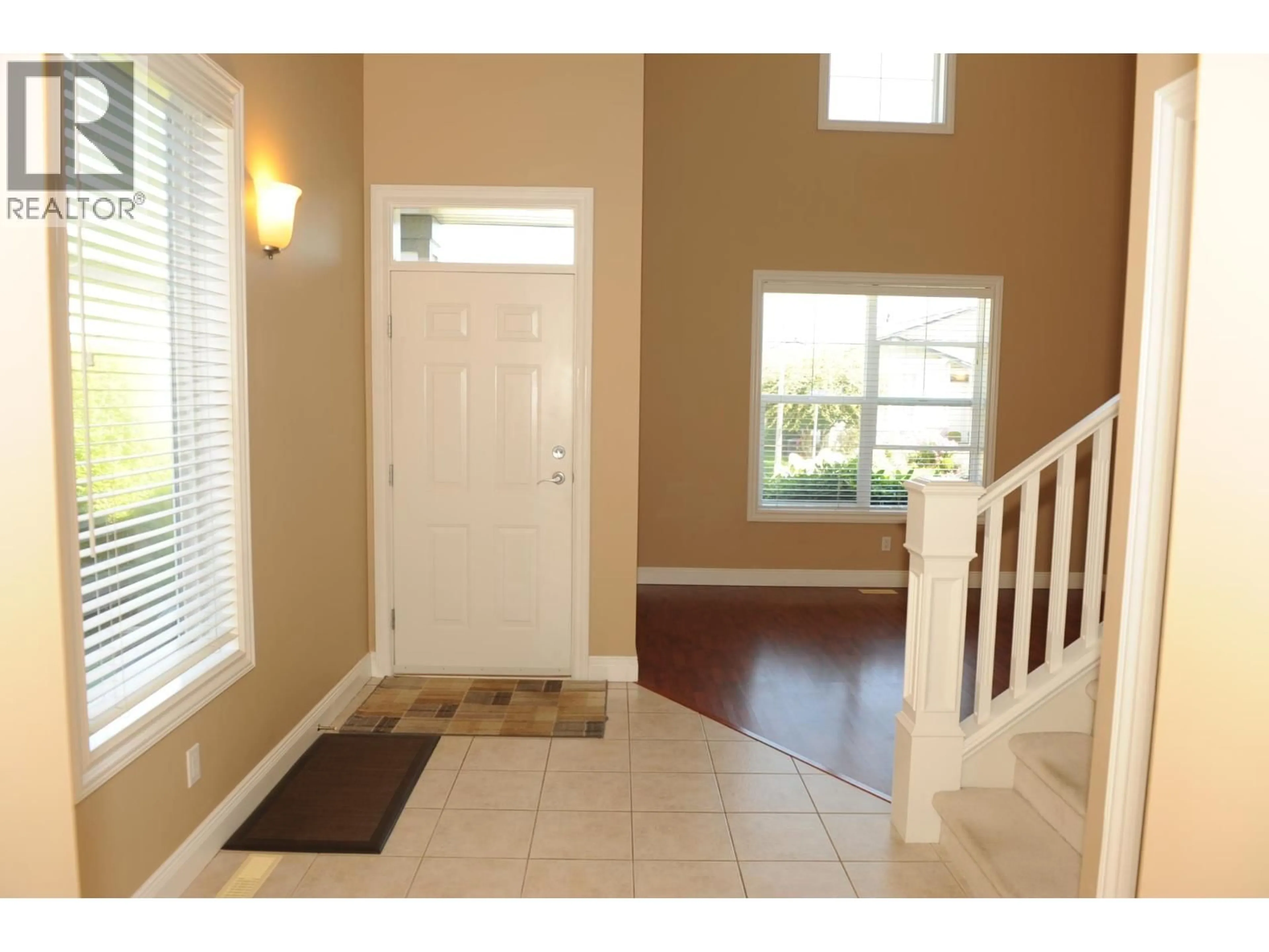 Indoor entryway for 143 - 19639 MEADOW GARDENS WAY, Pitt Meadows British Columbia V3Y2T5