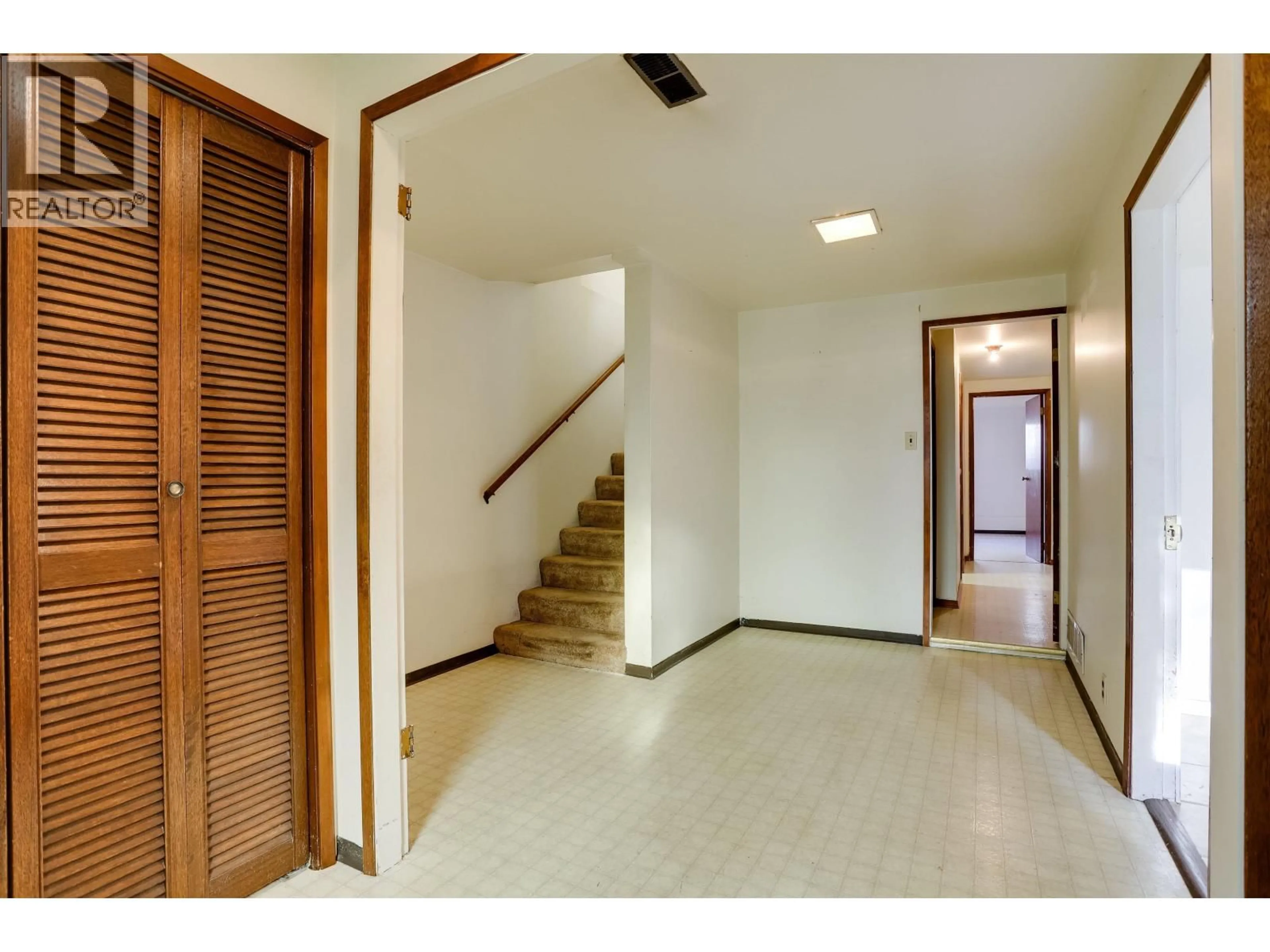 Indoor foyer for 2579 PENDER STREET, Vancouver British Columbia V5K2B4