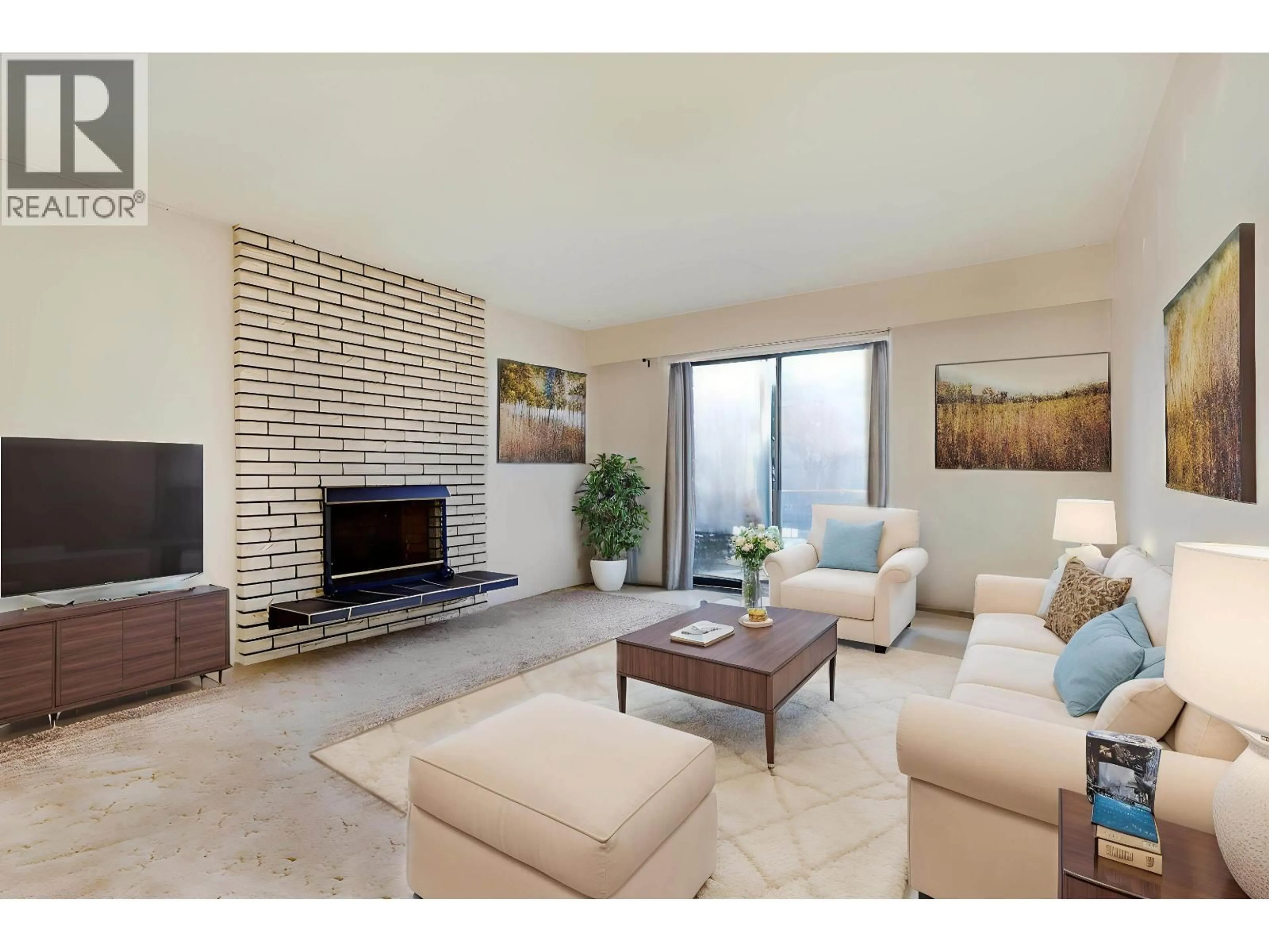 Living room with furniture, unknown for 2579 PENDER STREET, Vancouver British Columbia V5K2B4