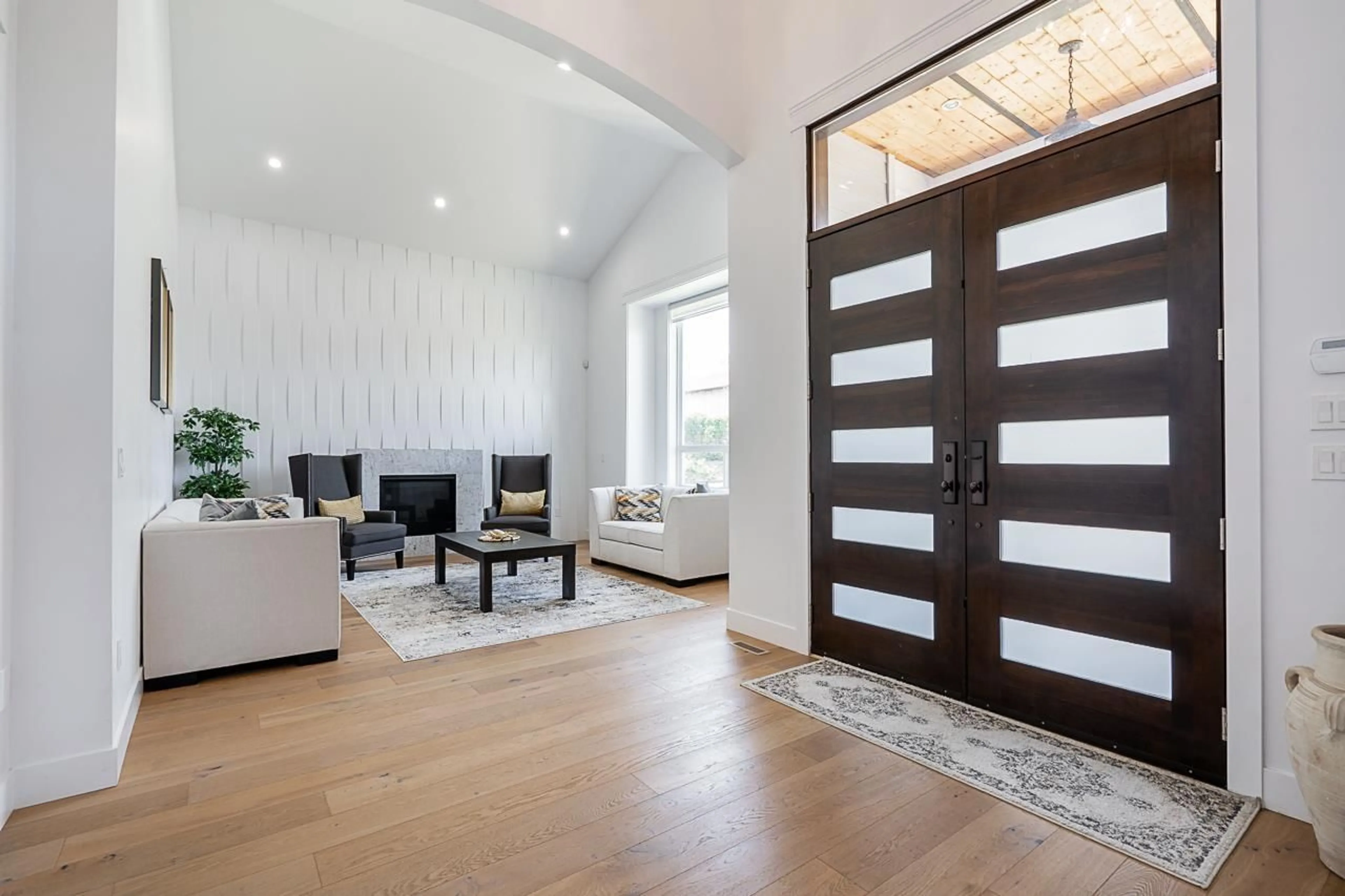 Indoor entryway for 18712 55 AVENUE, Surrey British Columbia V3S4N7