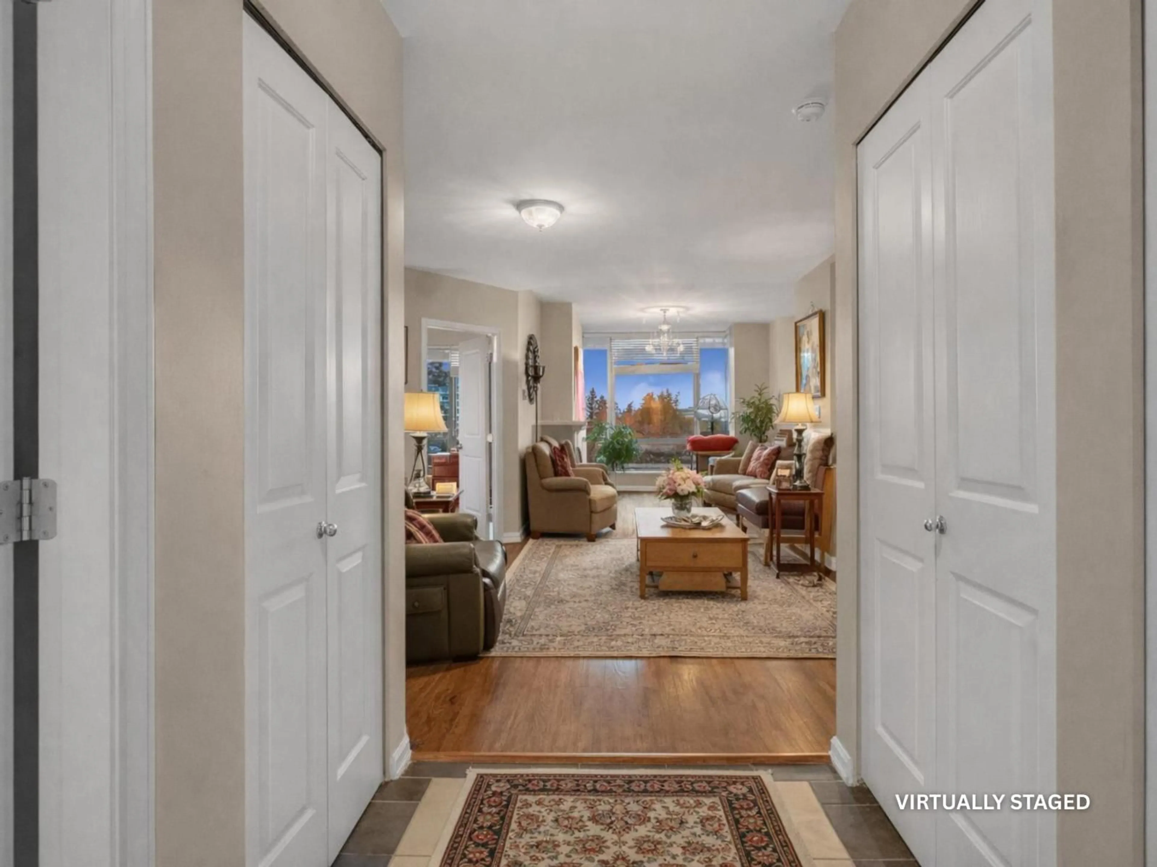 Indoor entryway for 603 - 1550 MARTIN STREET, White Rock British Columbia V4B5M3