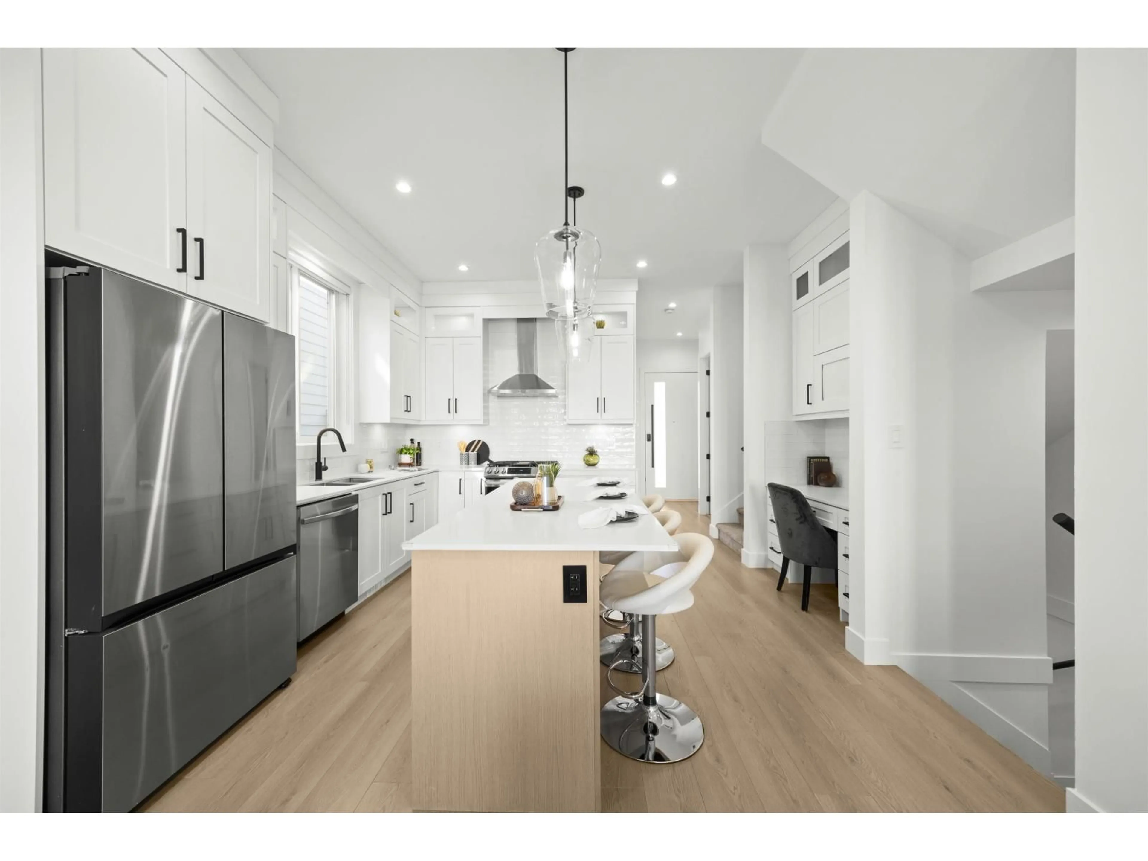 Open concept kitchen, unknown for 16722 16 AVENUE, Surrey British Columbia V3S9X7