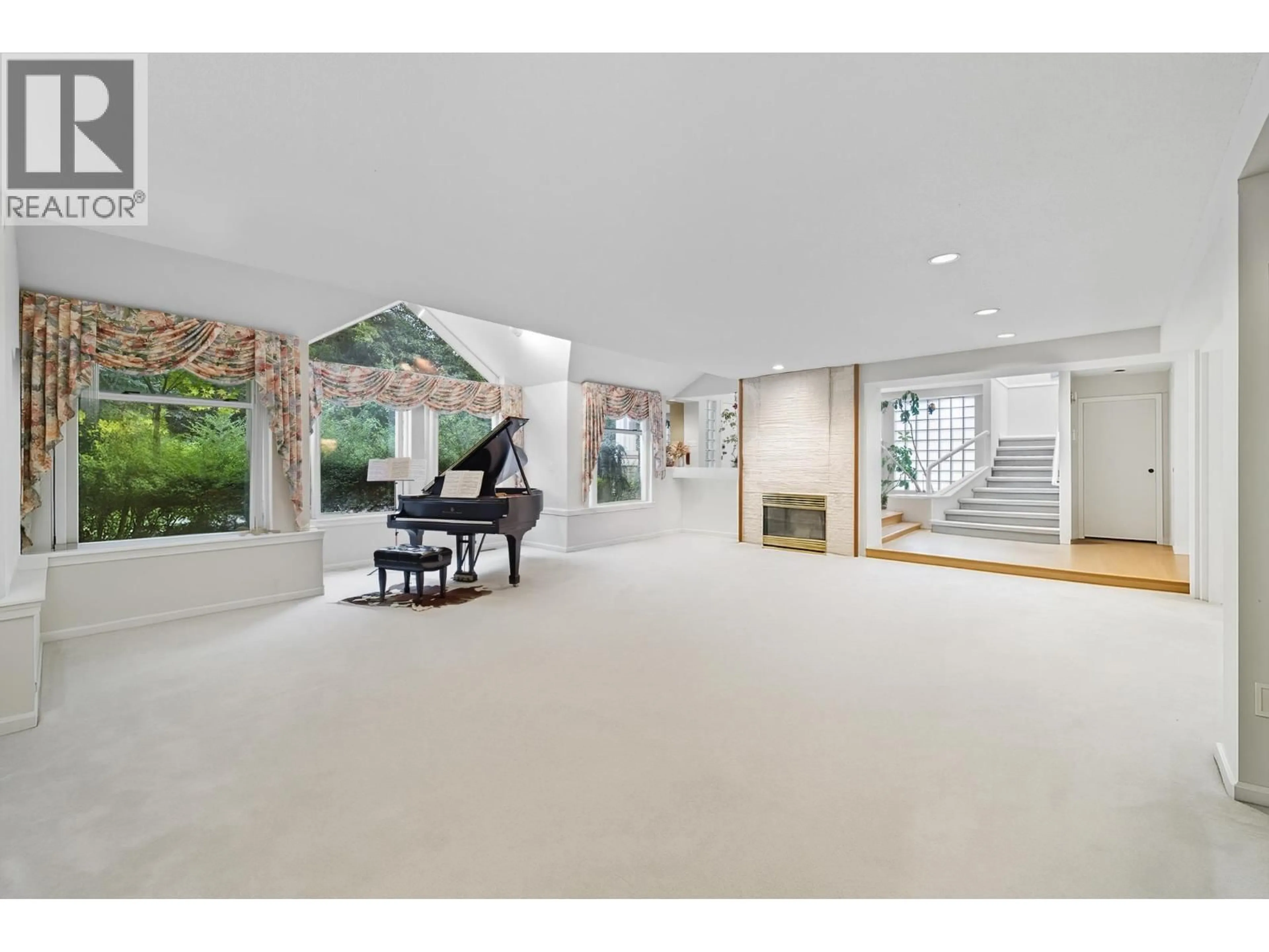 Indoor foyer for 6189 ANGUS DRIVE, Vancouver British Columbia V6M3P2