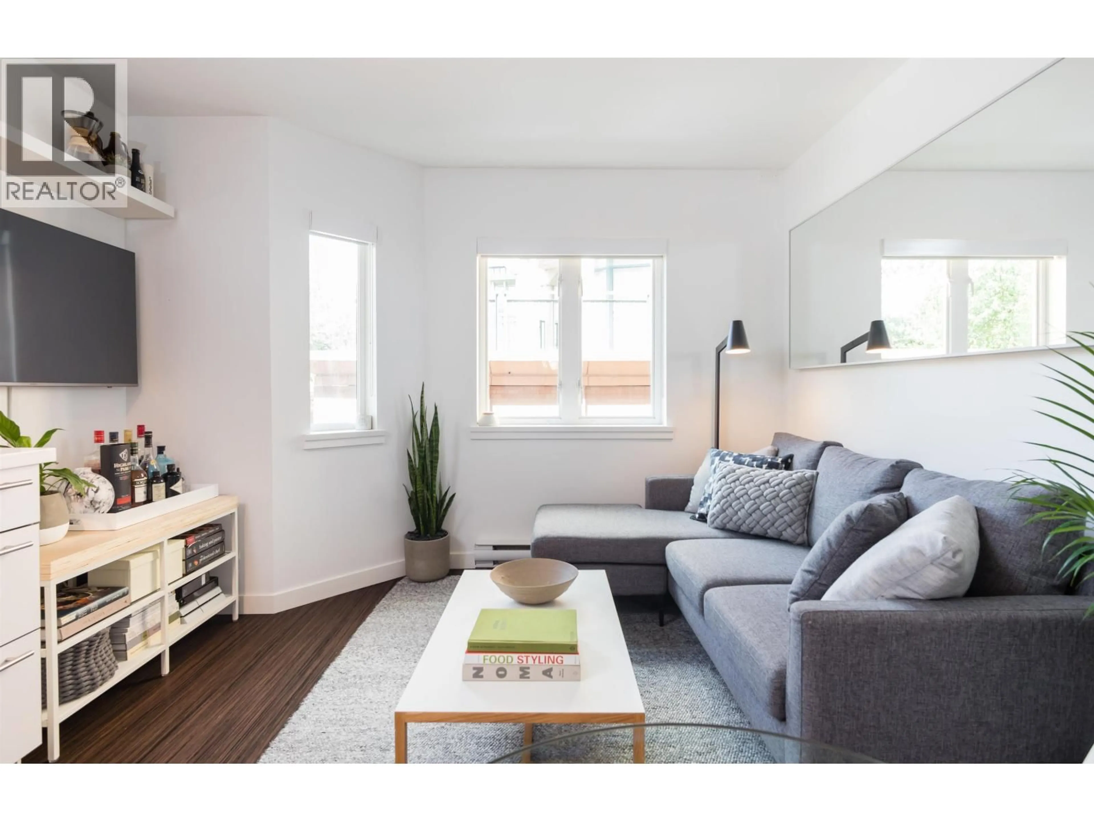 Living room with furniture, wood/laminate floor for 304 - 370 CARRALL STREET, Vancouver British Columbia V6B2J3
