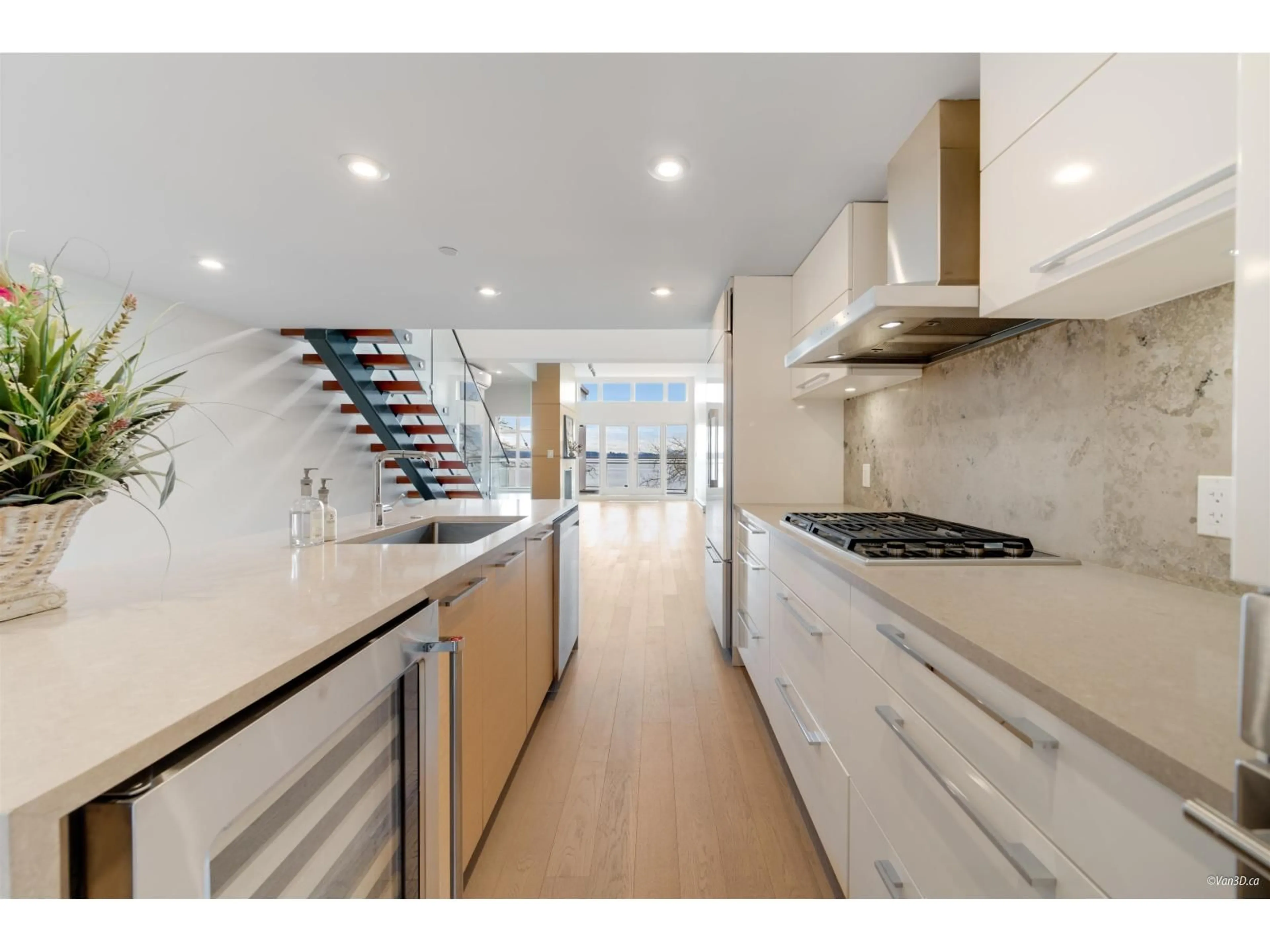 Open concept kitchen, ceramic/tile floor for 301 - 1150 OXFORD STREET, White Rock British Columbia V4B0B3