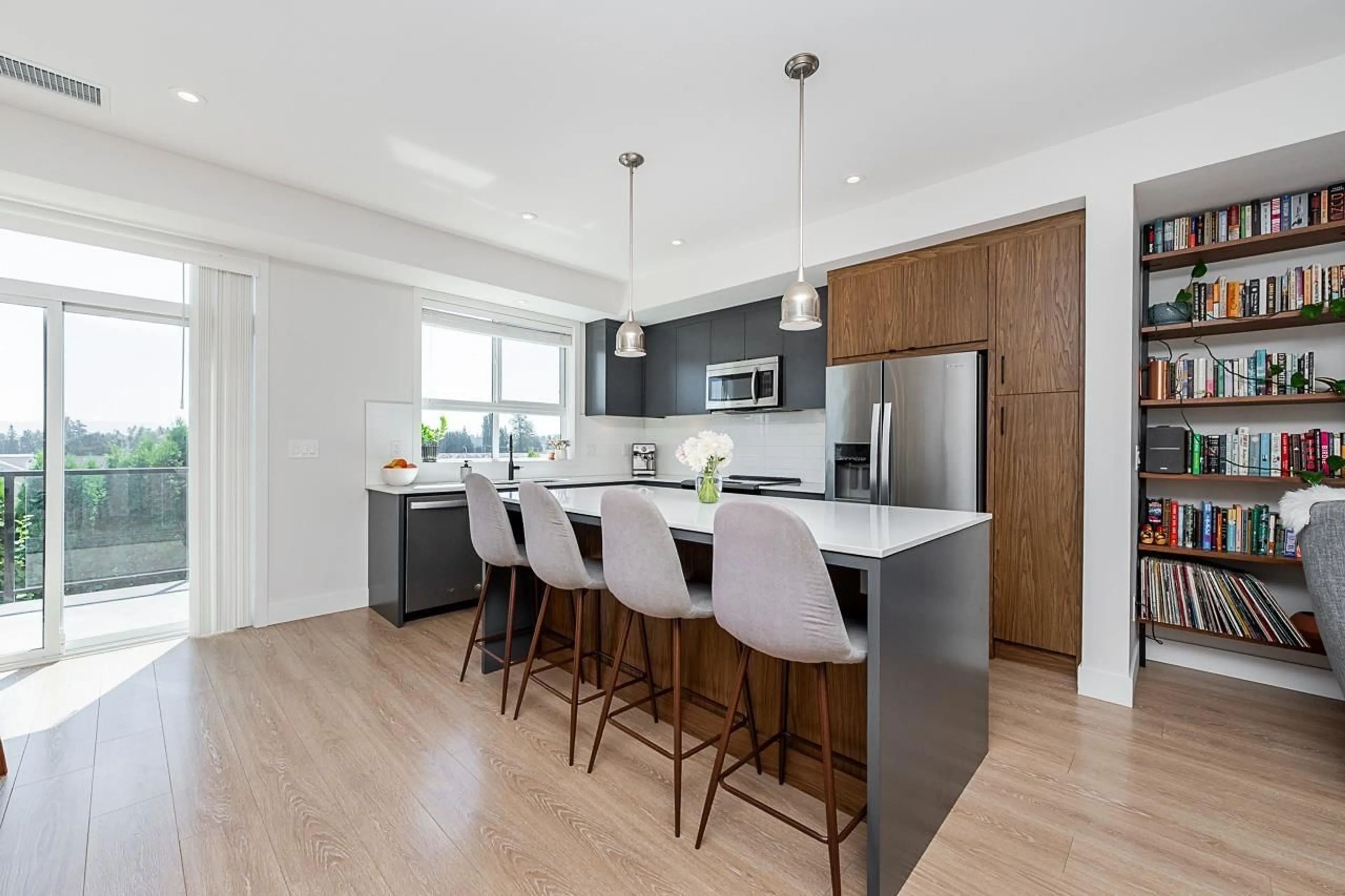 Open concept kitchen, wood/laminate floor for 11 - 1502 MCCALLUM ROAD, Abbotsford British Columbia V2S0K7
