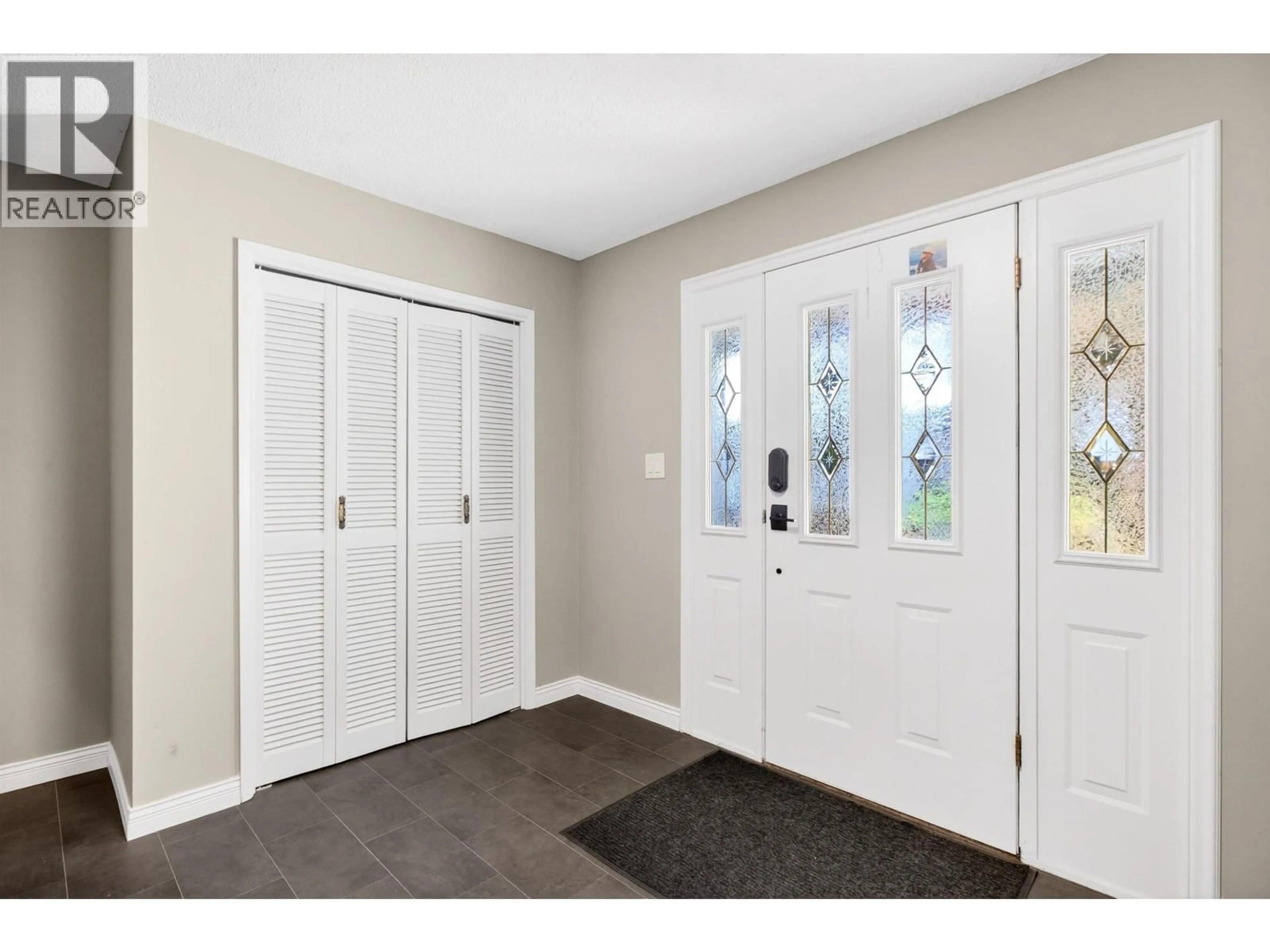 Indoor entryway for 11570 196B STREET, Pitt Meadows British Columbia V3Y1P2