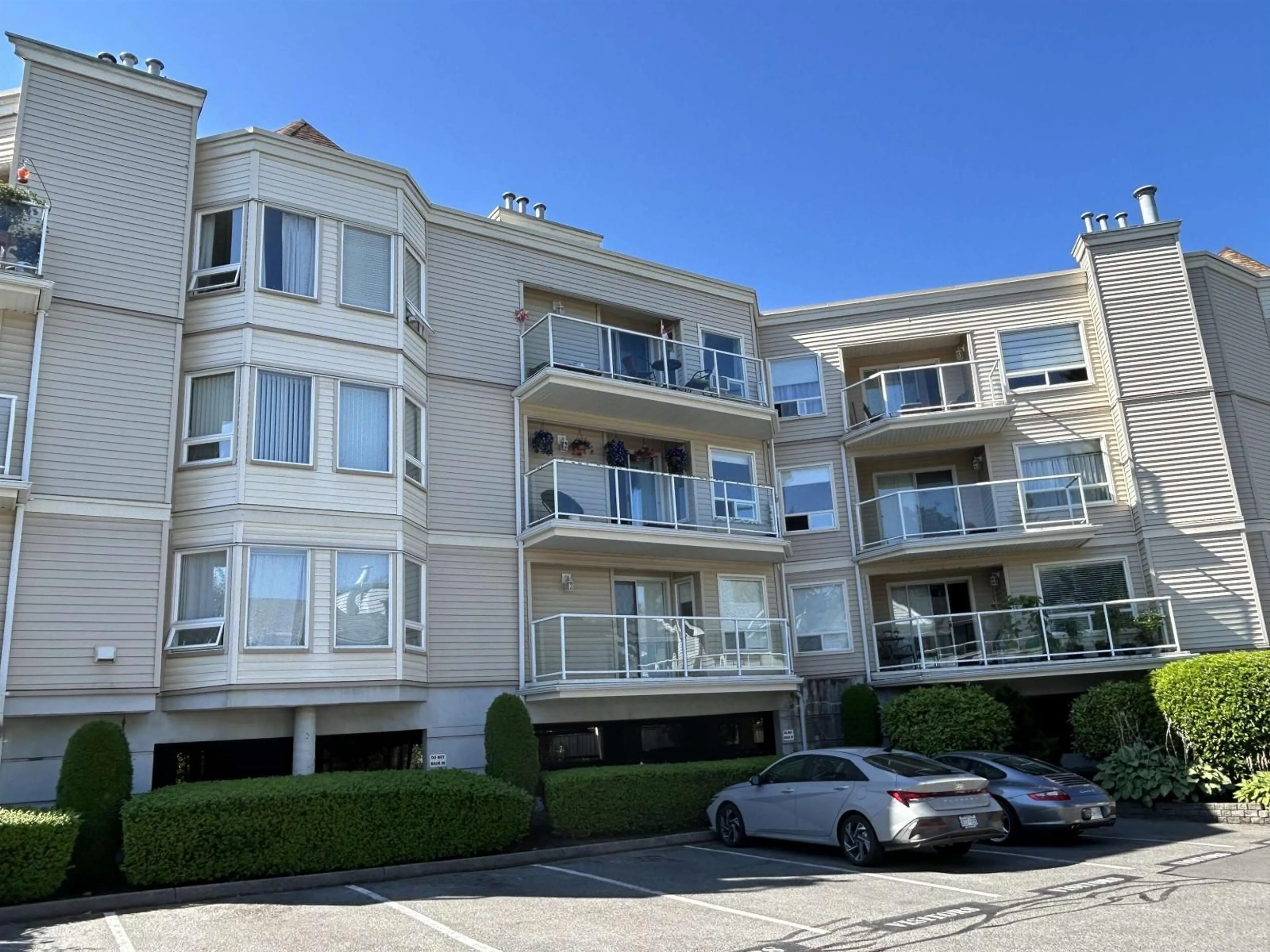 Balcony in the apartment, unknown for 305 - 9295 122 STREET, Surrey British Columbia V3V4L4