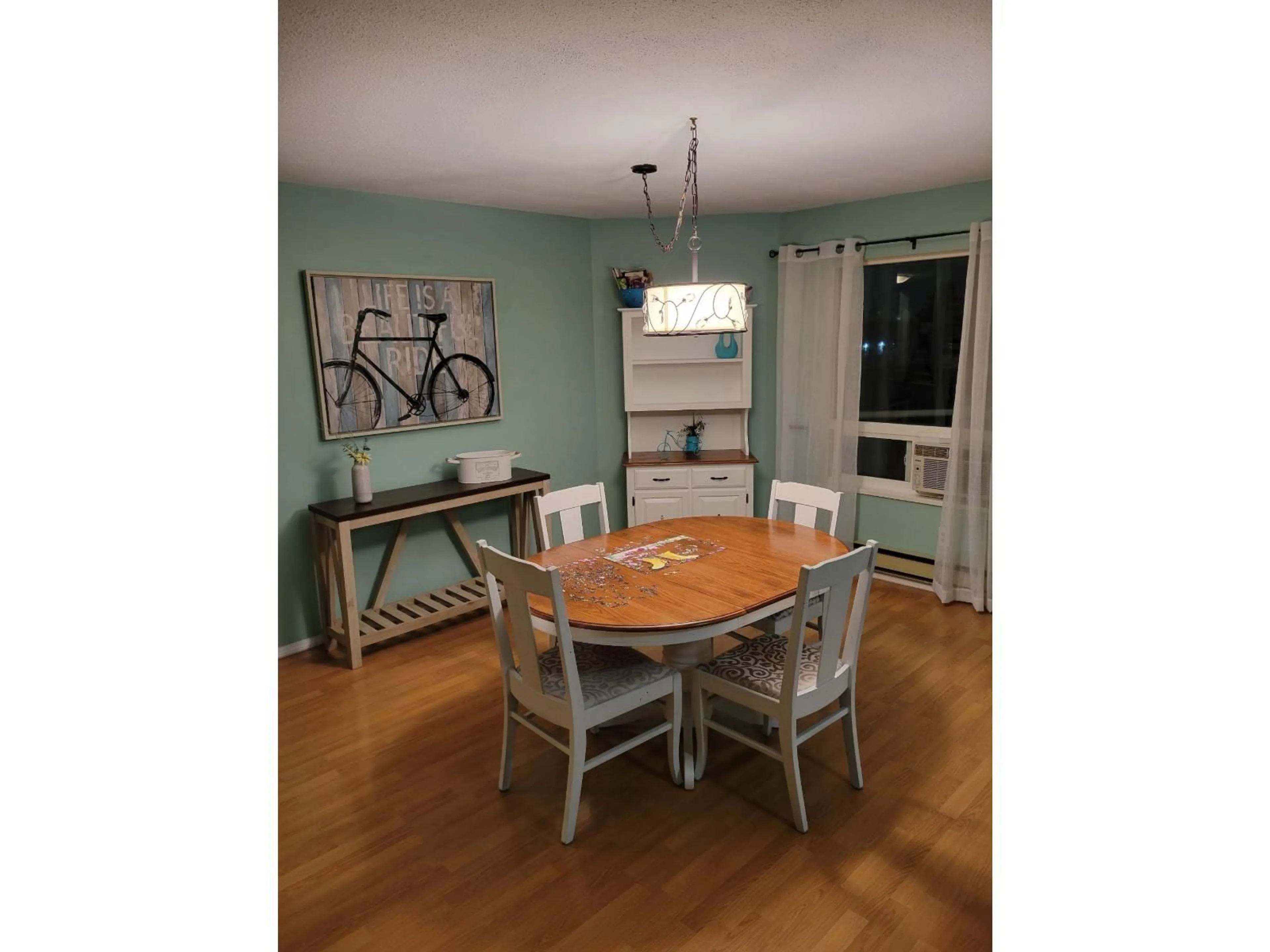 Dining room, wood/laminate floor for 305 - 9295 122 STREET, Surrey British Columbia V3V4L4