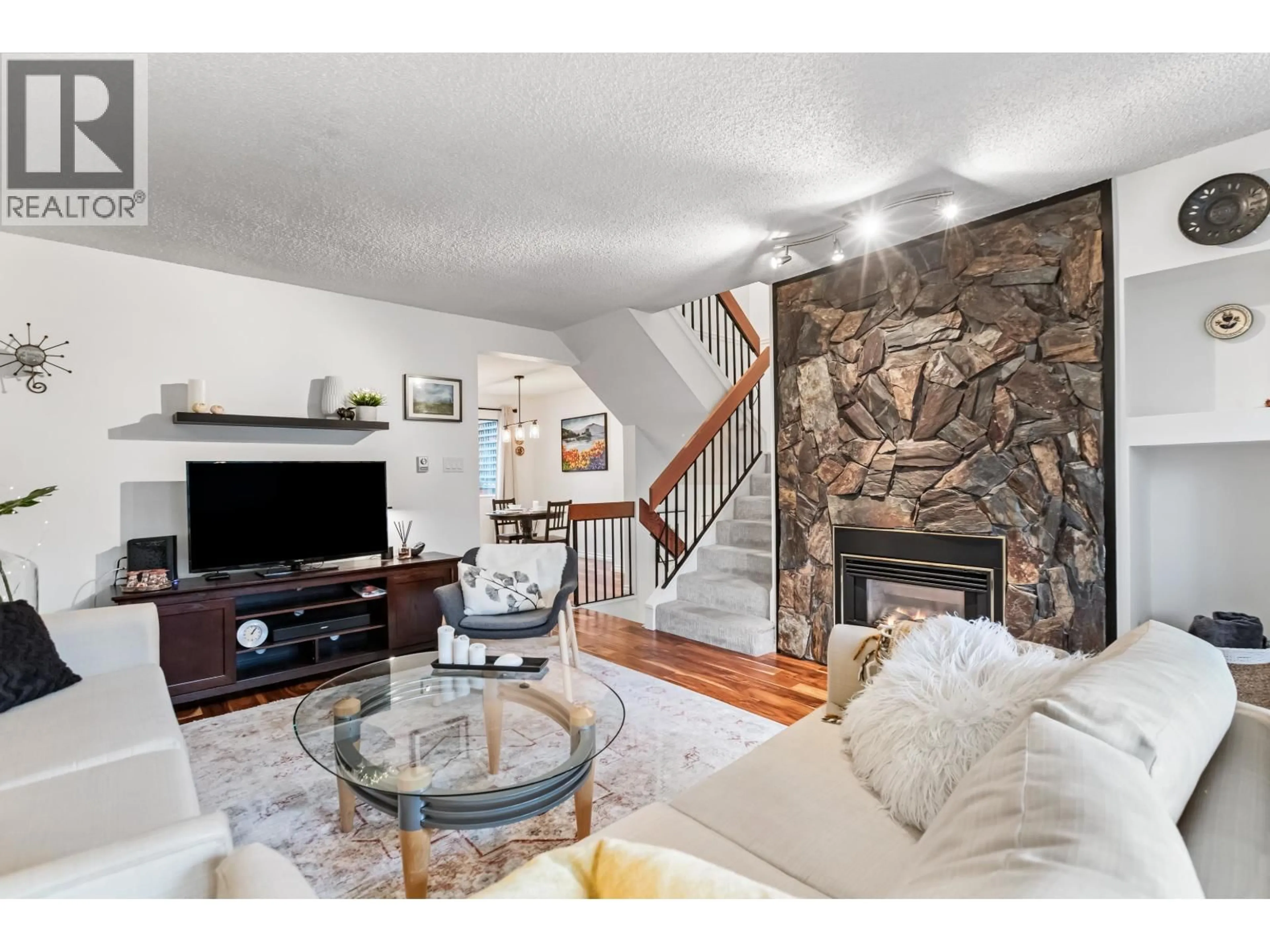 Living room with furniture, unknown for 5857 MAYVIEW CIRCLE, Burnaby British Columbia V5E4B7