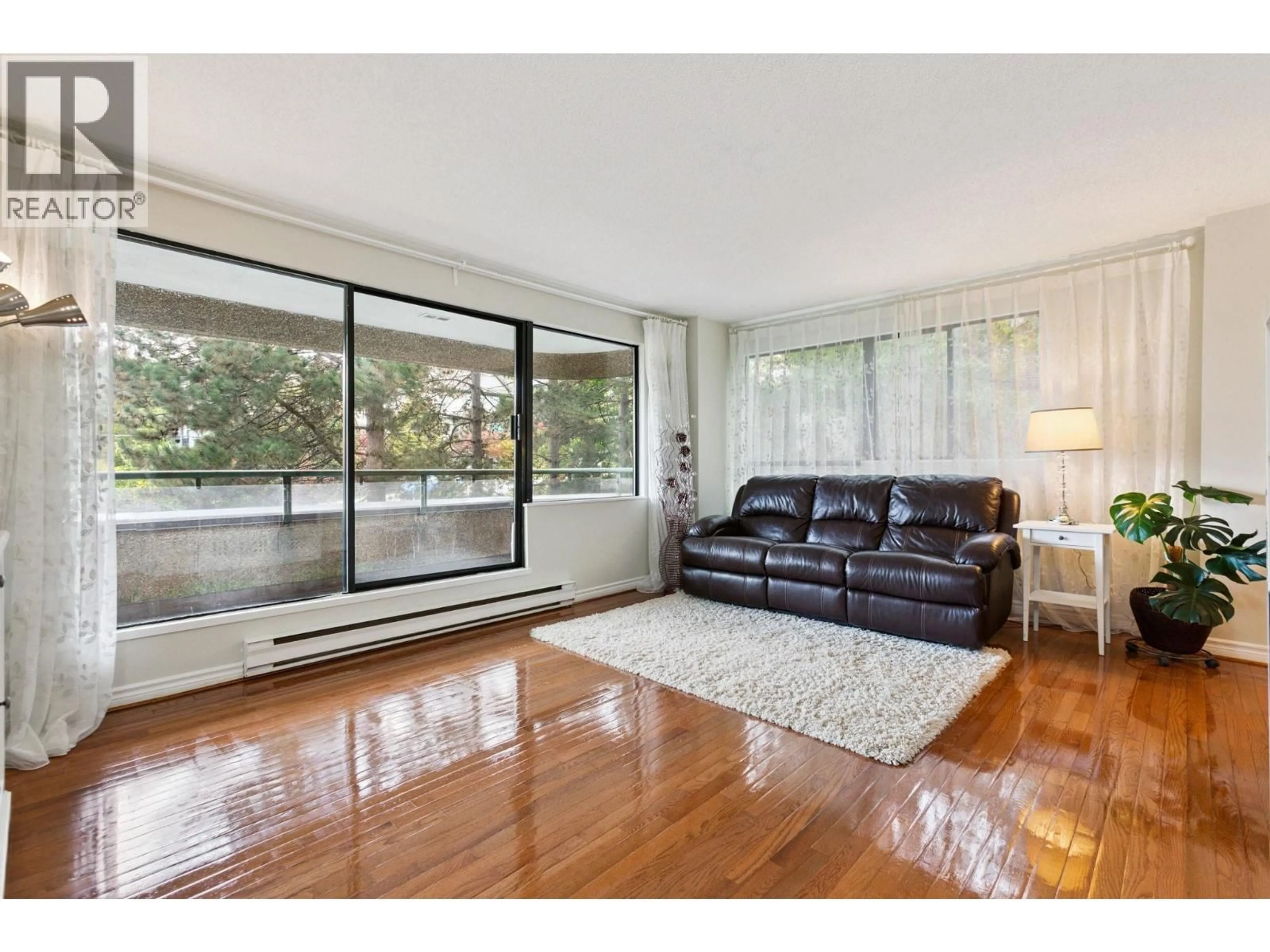 Living room with furniture, unknown for 402 - 1026 QUEENS AVENUE, New Westminster British Columbia V3M6B2