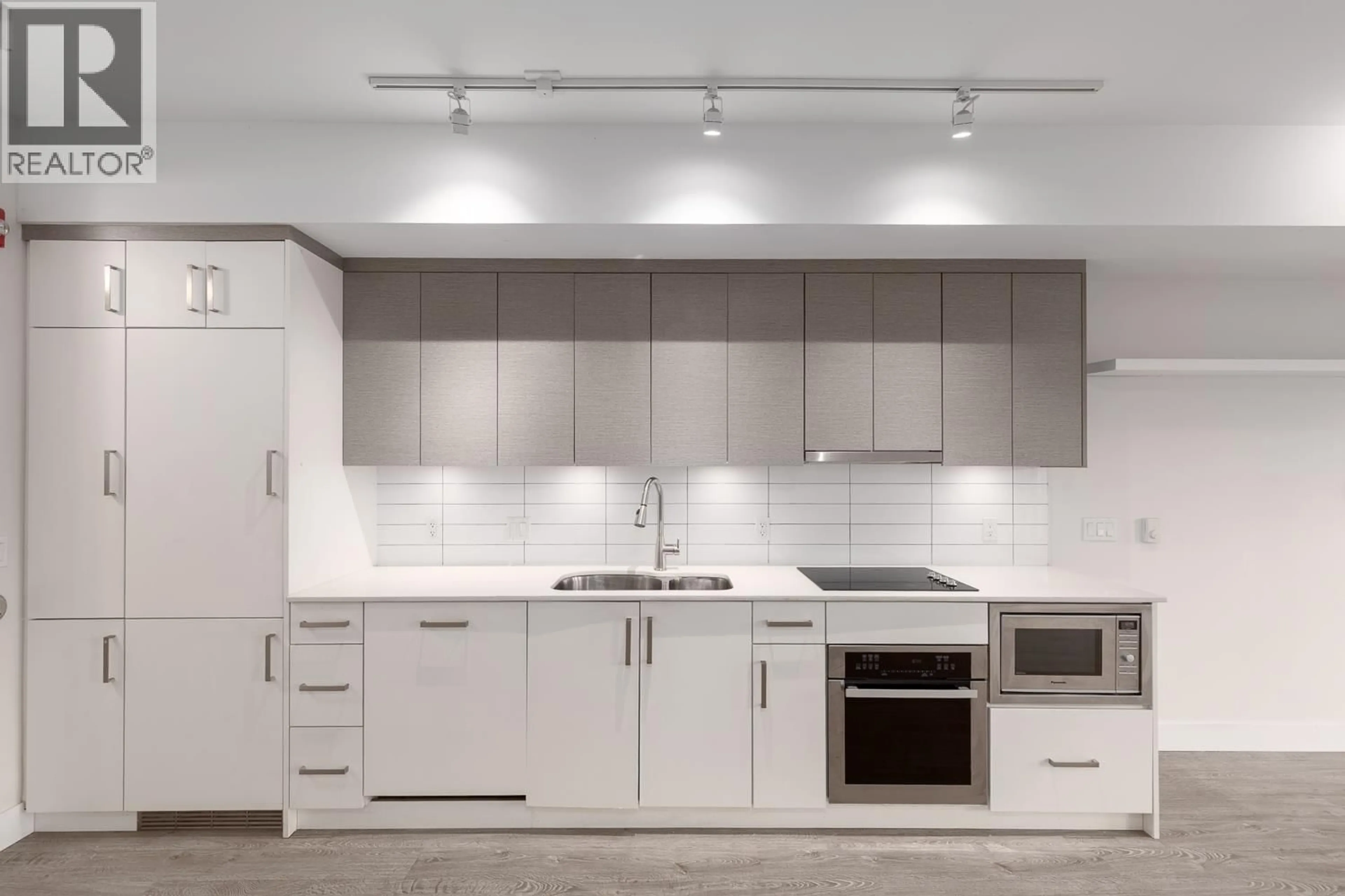 Standard kitchen, unknown for 302 - 809 FOURTH AVENUE, New Westminster British Columbia V3M0K1