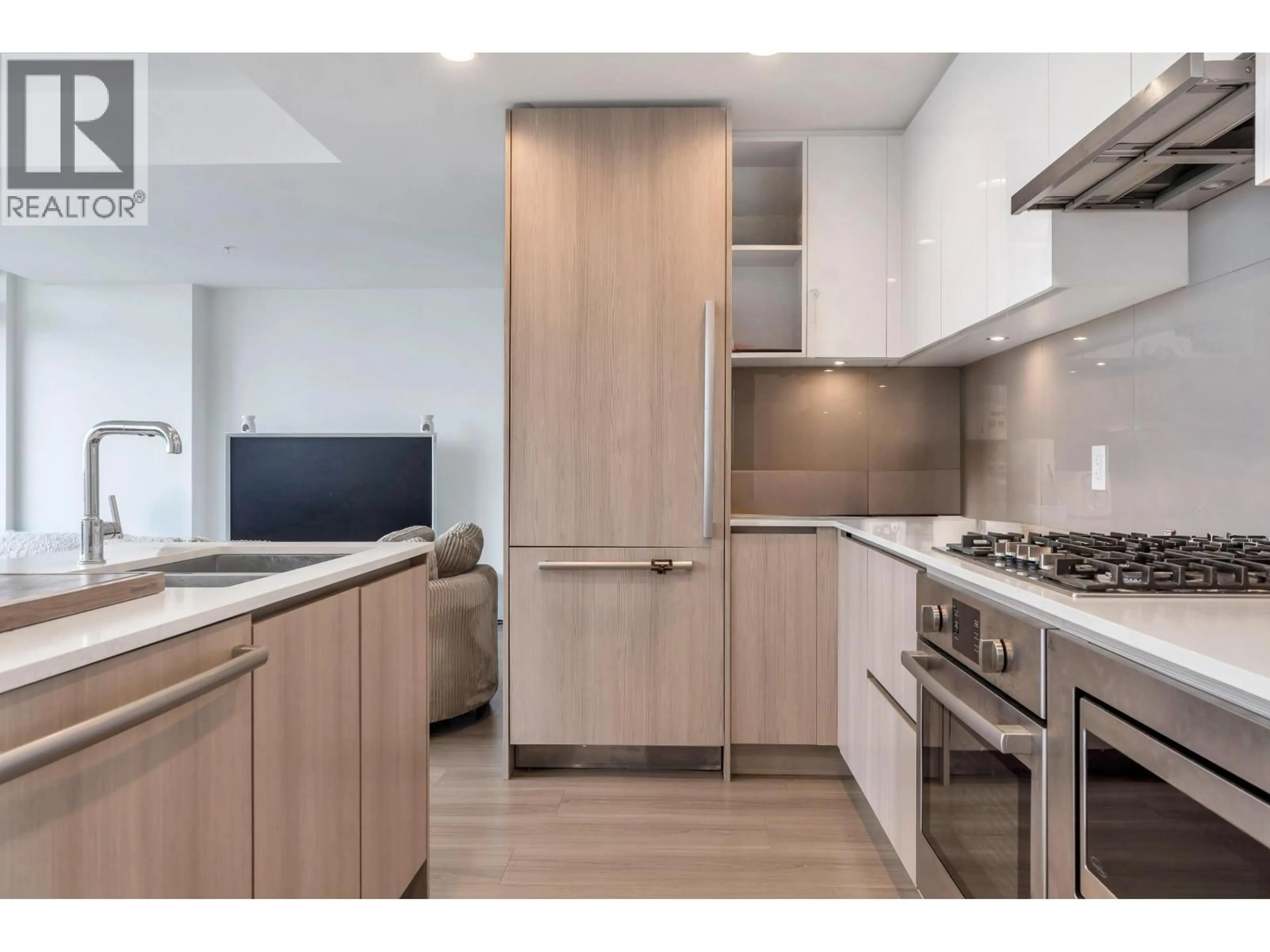 Standard kitchen, unknown for 2003 - 618 CARNARVON STREET, New Westminster British Columbia V3M0N9