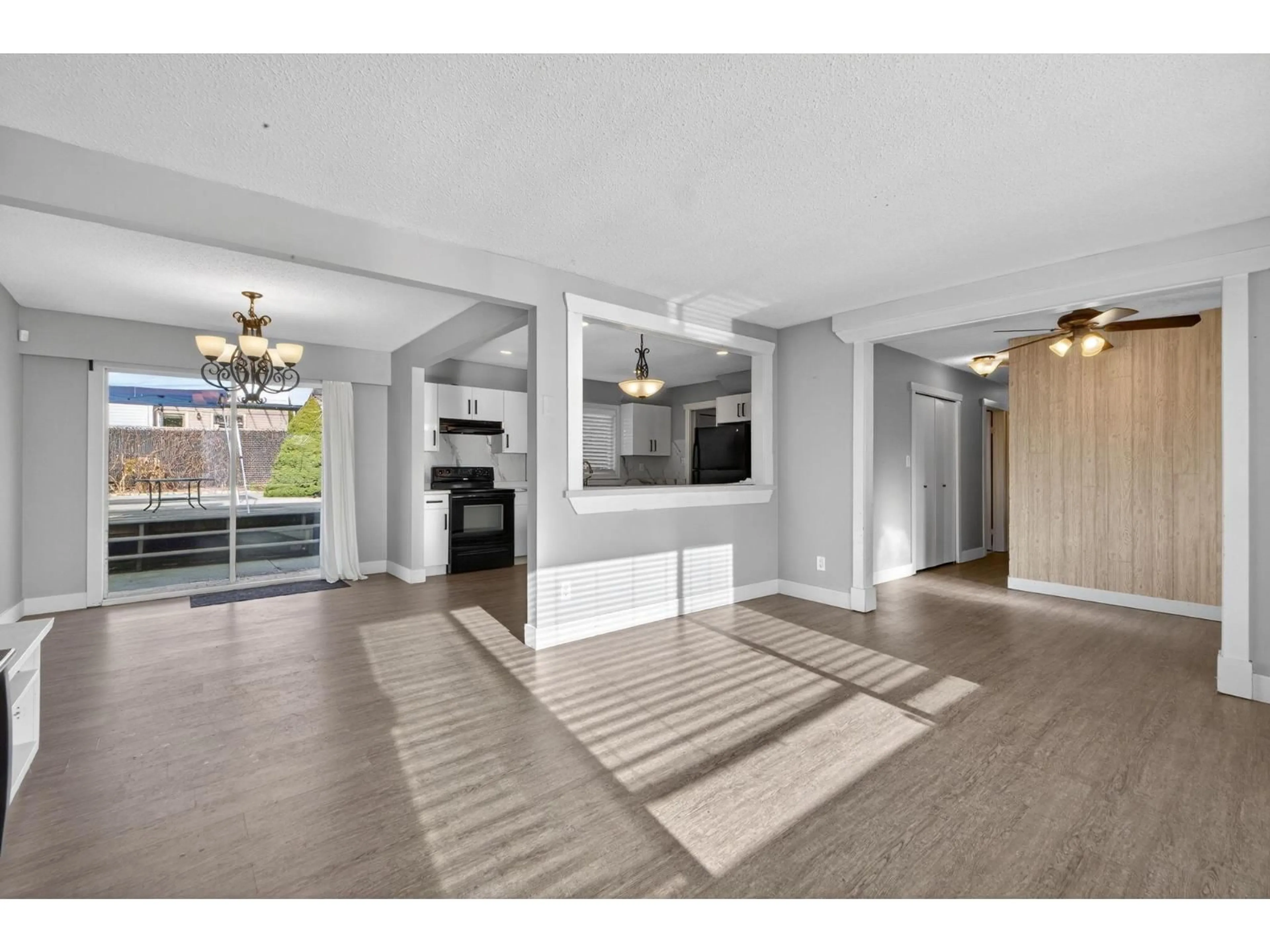 Open concept kitchen, unknown for 32035 SCOTT AVENUE, Mission British Columbia V2V1C1