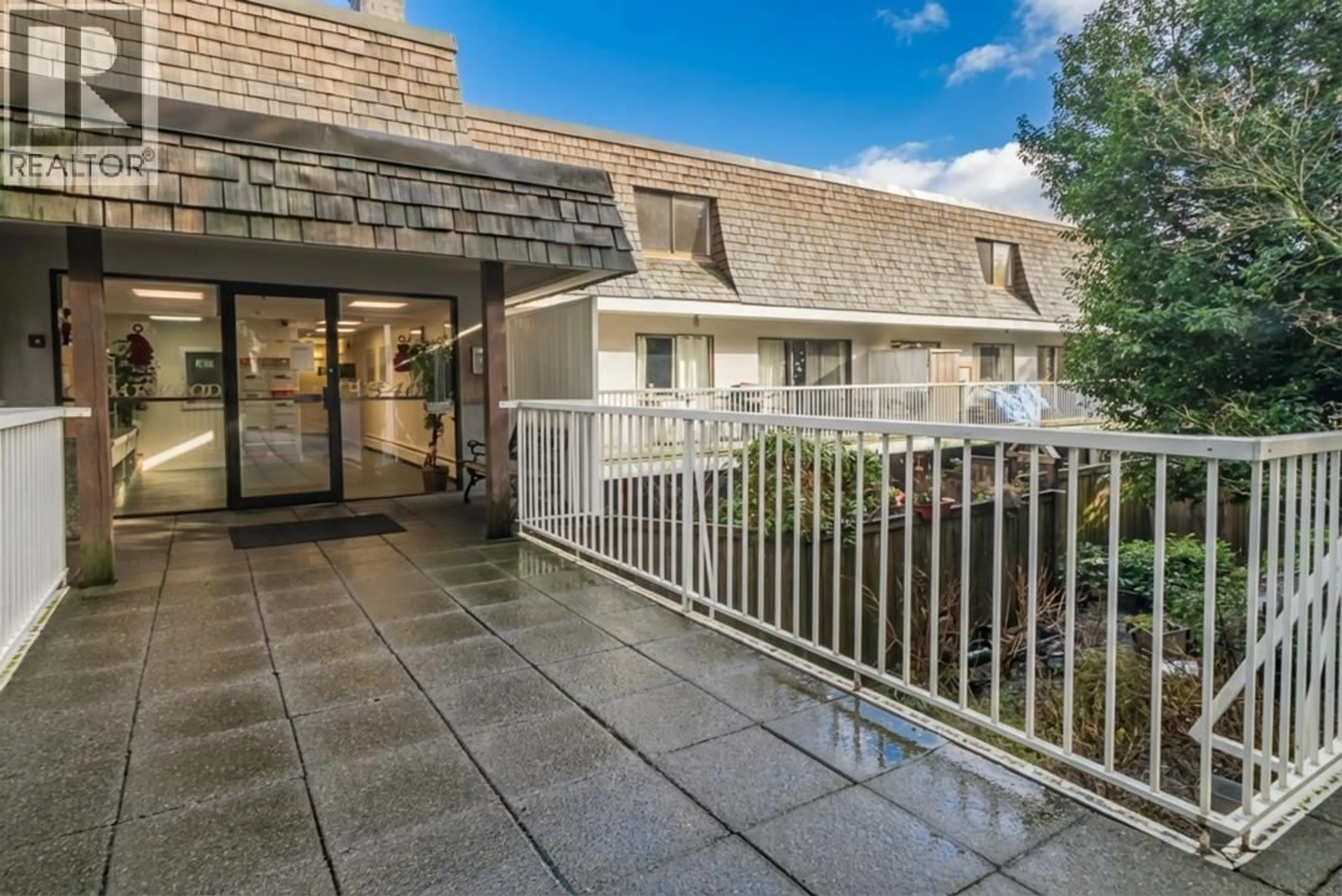 Patio, unknown for 307 - 5340 HASTINGS STREET, Burnaby British Columbia V5B1R1