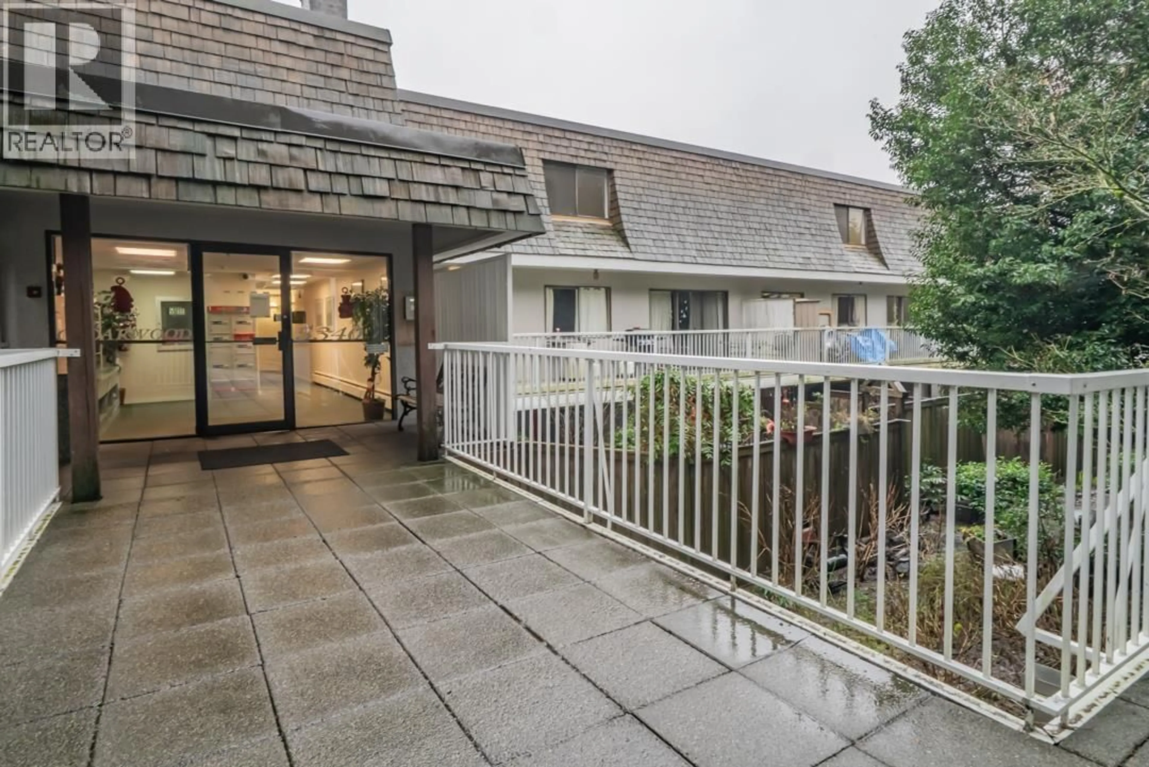 Patio, unknown for 307 - 5340 HASTINGS STREET, Burnaby British Columbia V5B1R1