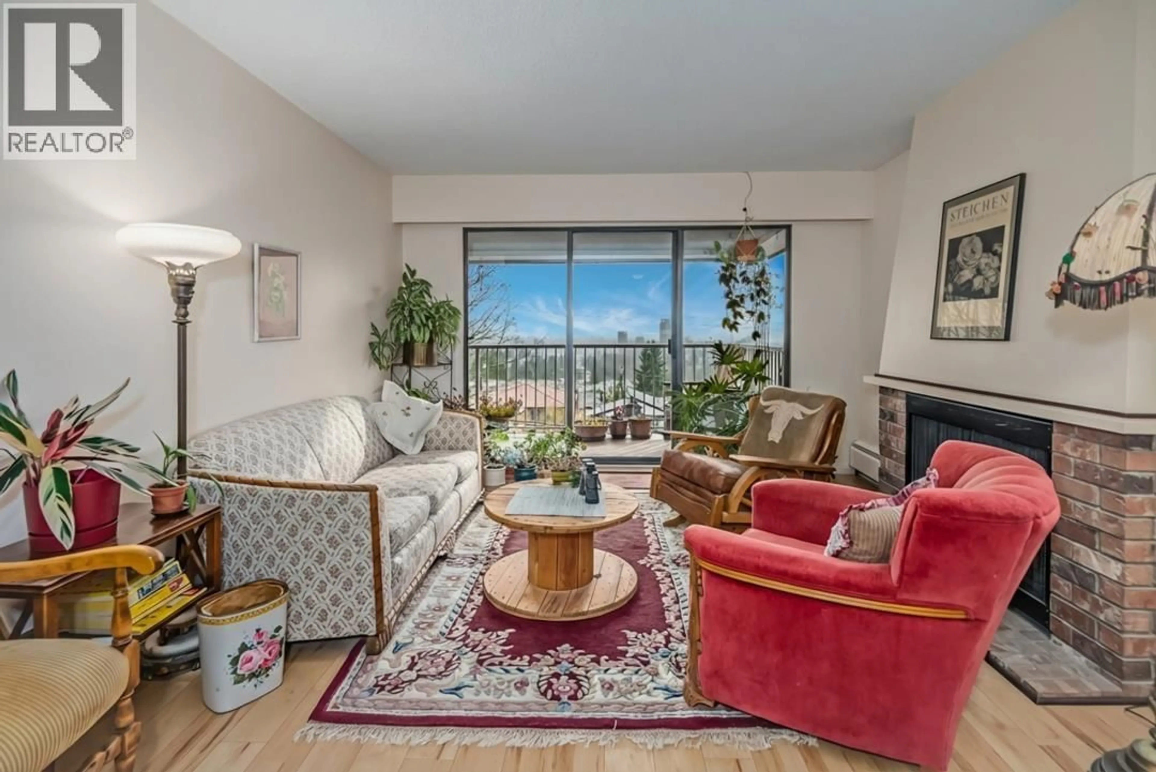 Living room with furniture, unknown for 307 - 5340 HASTINGS STREET, Burnaby British Columbia V5B1R1