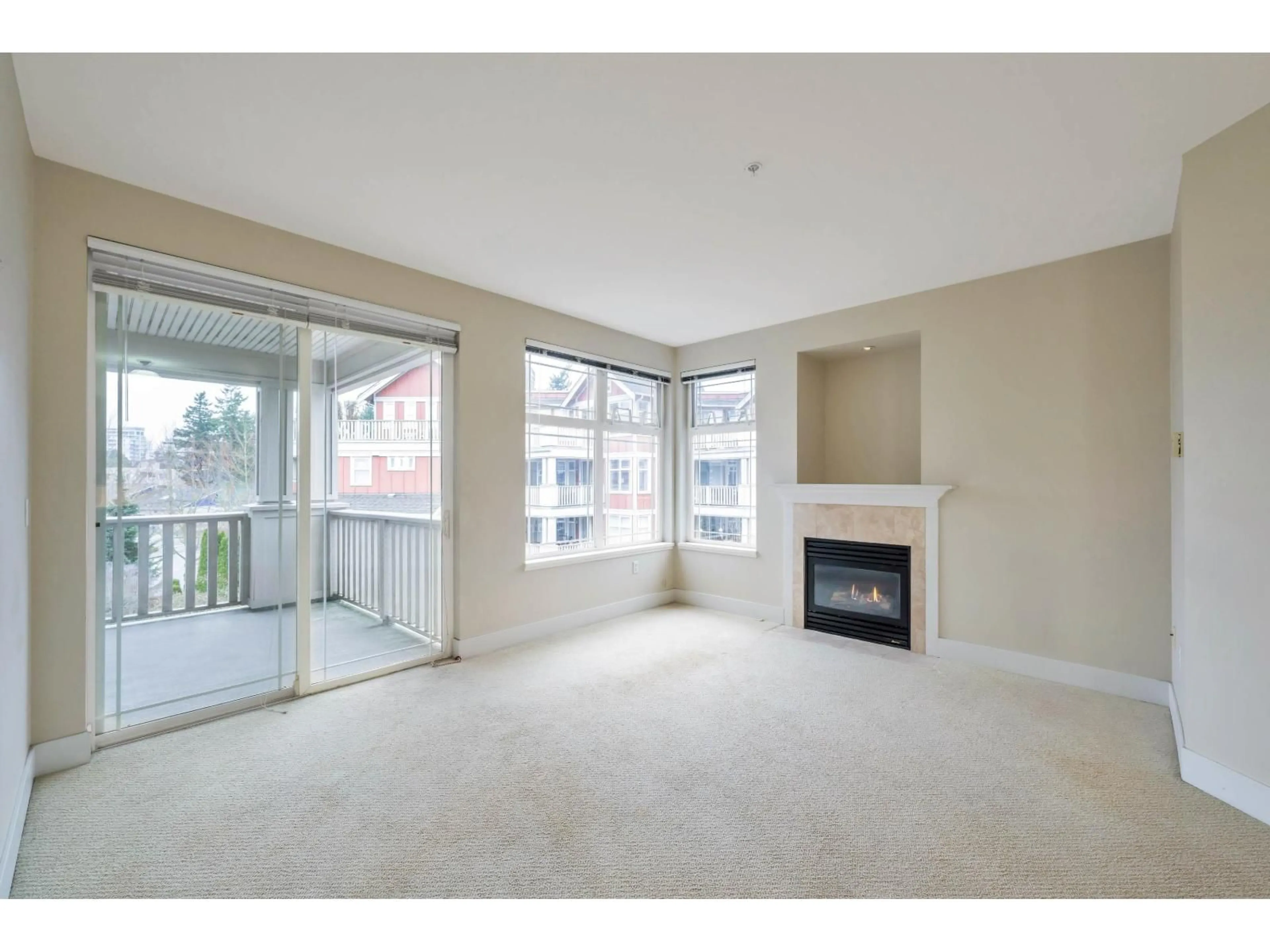 Living room with furniture, unknown for 304 - 15392 16A AVENUE, Surrey British Columbia V4A1S9