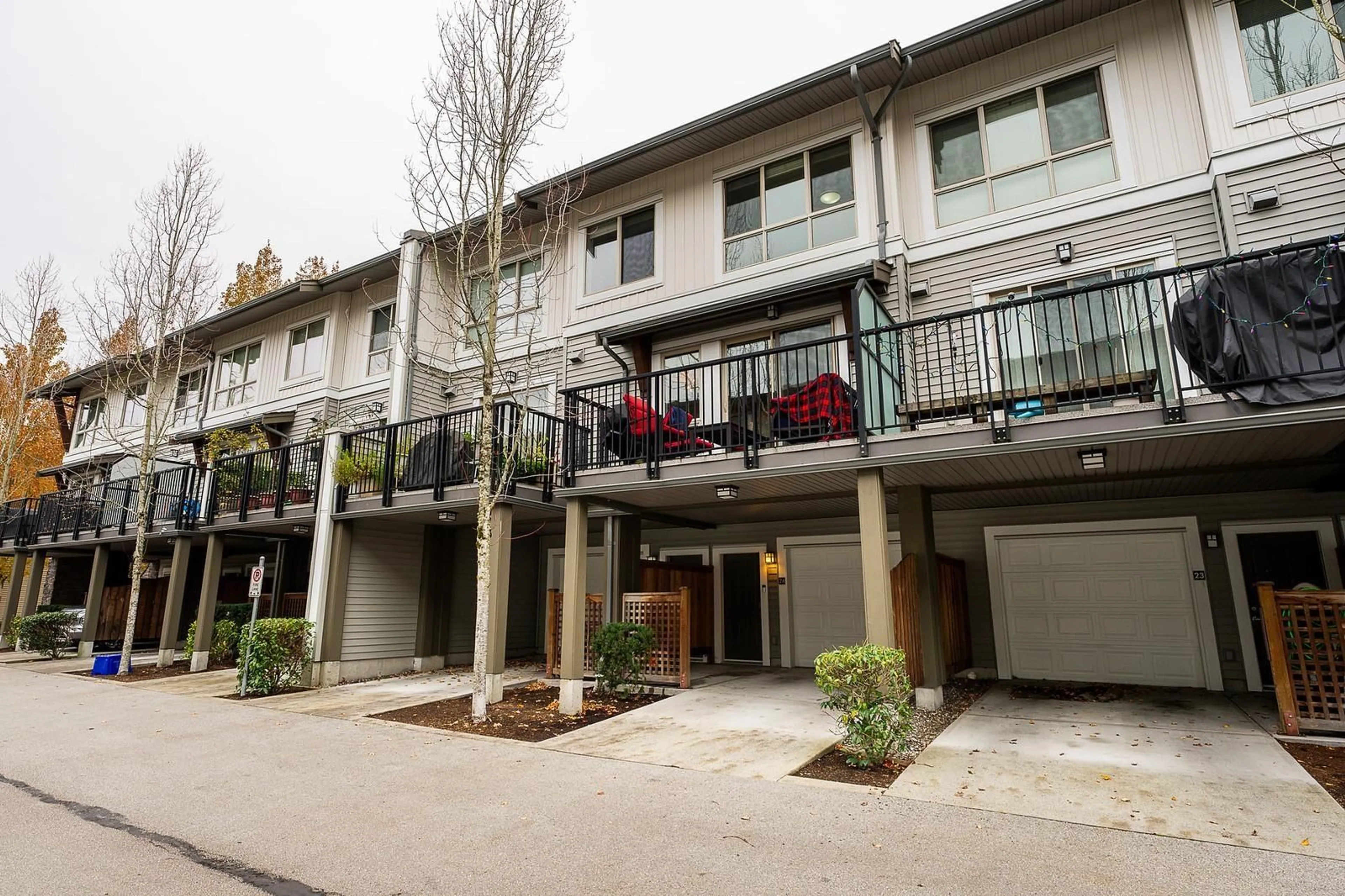 Patio, street for 24 - 6671 121 STREET, Surrey British Columbia V3W1T9