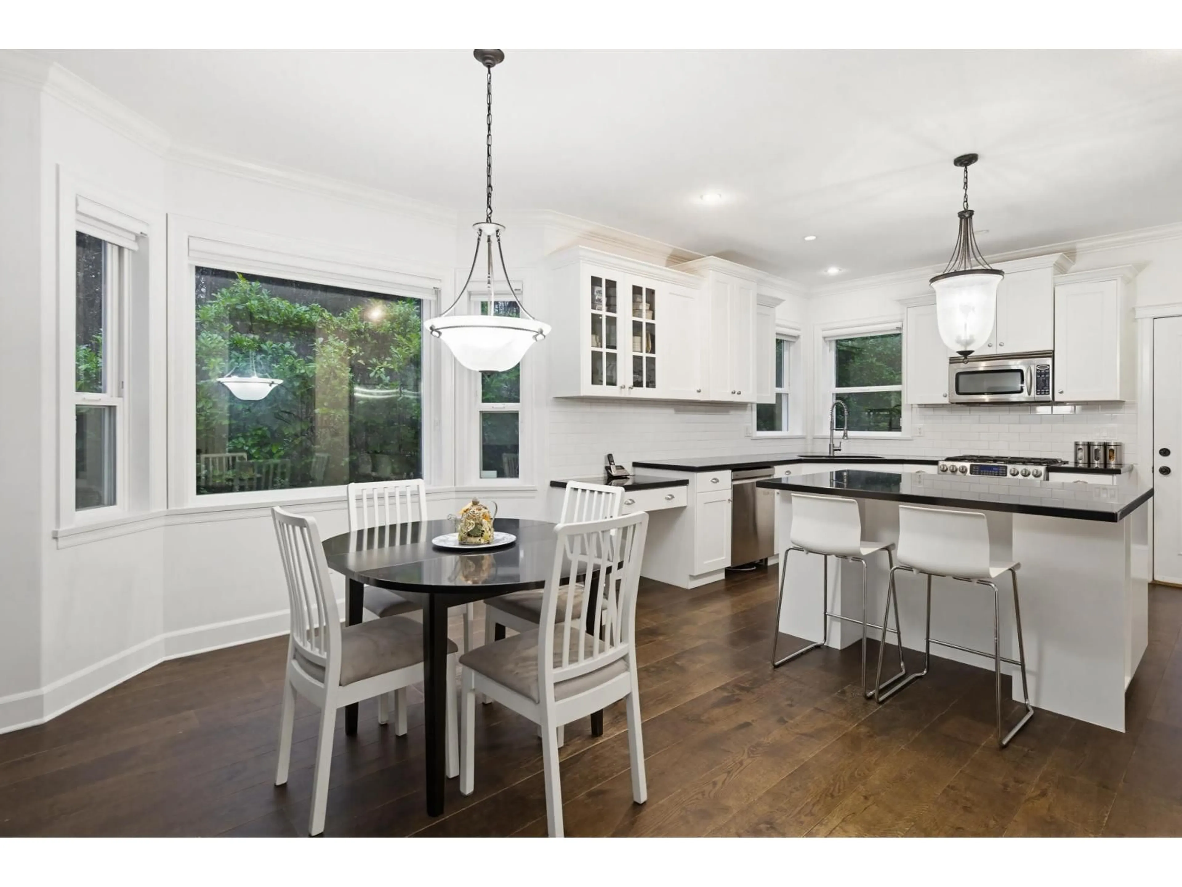 Open concept kitchen, unknown for 21686 93 AVENUE, Langley British Columbia V1M4E1