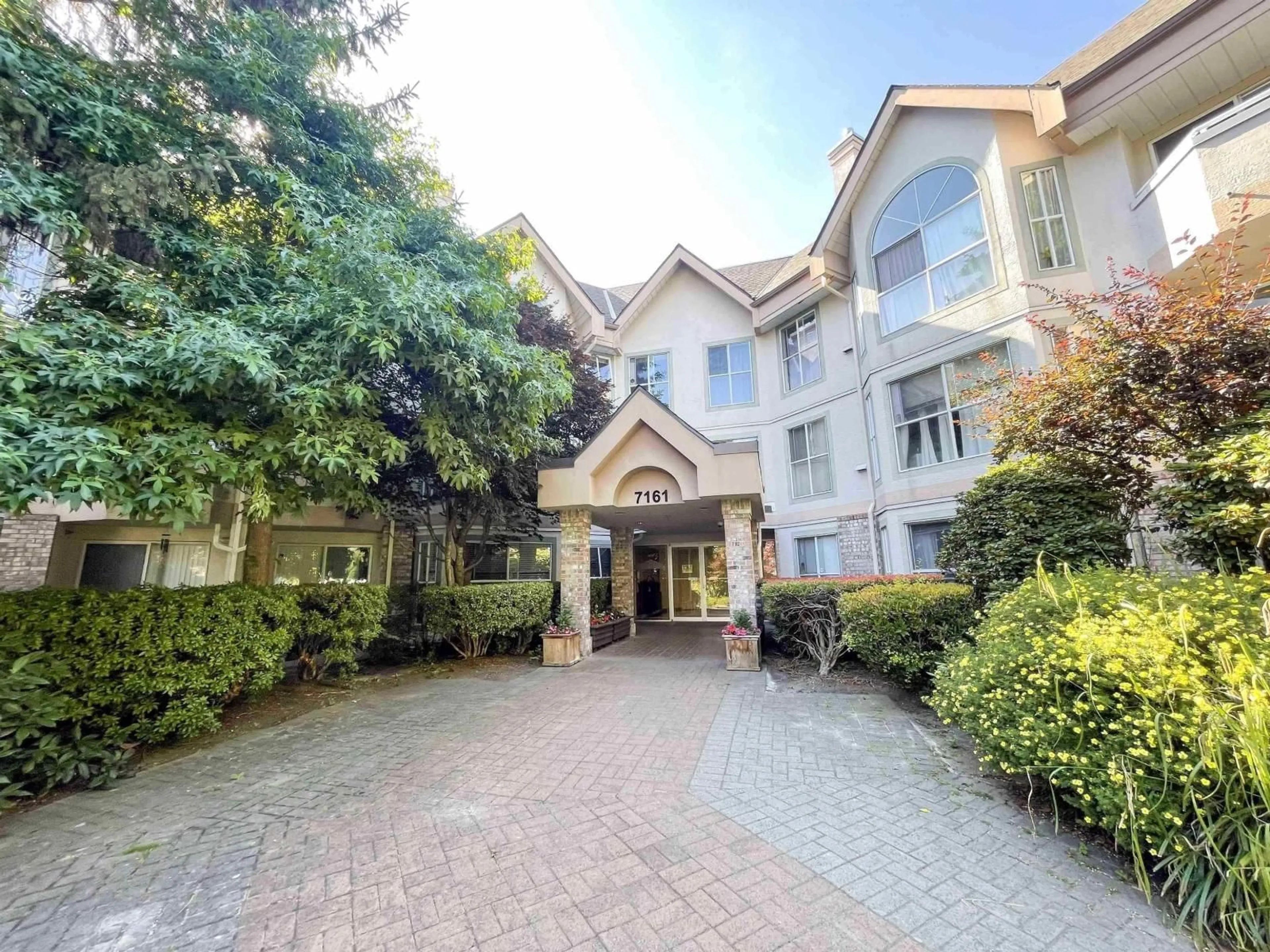 Indoor foyer for 319 - 7161 121 STREET, Surrey British Columbia V3W1G8