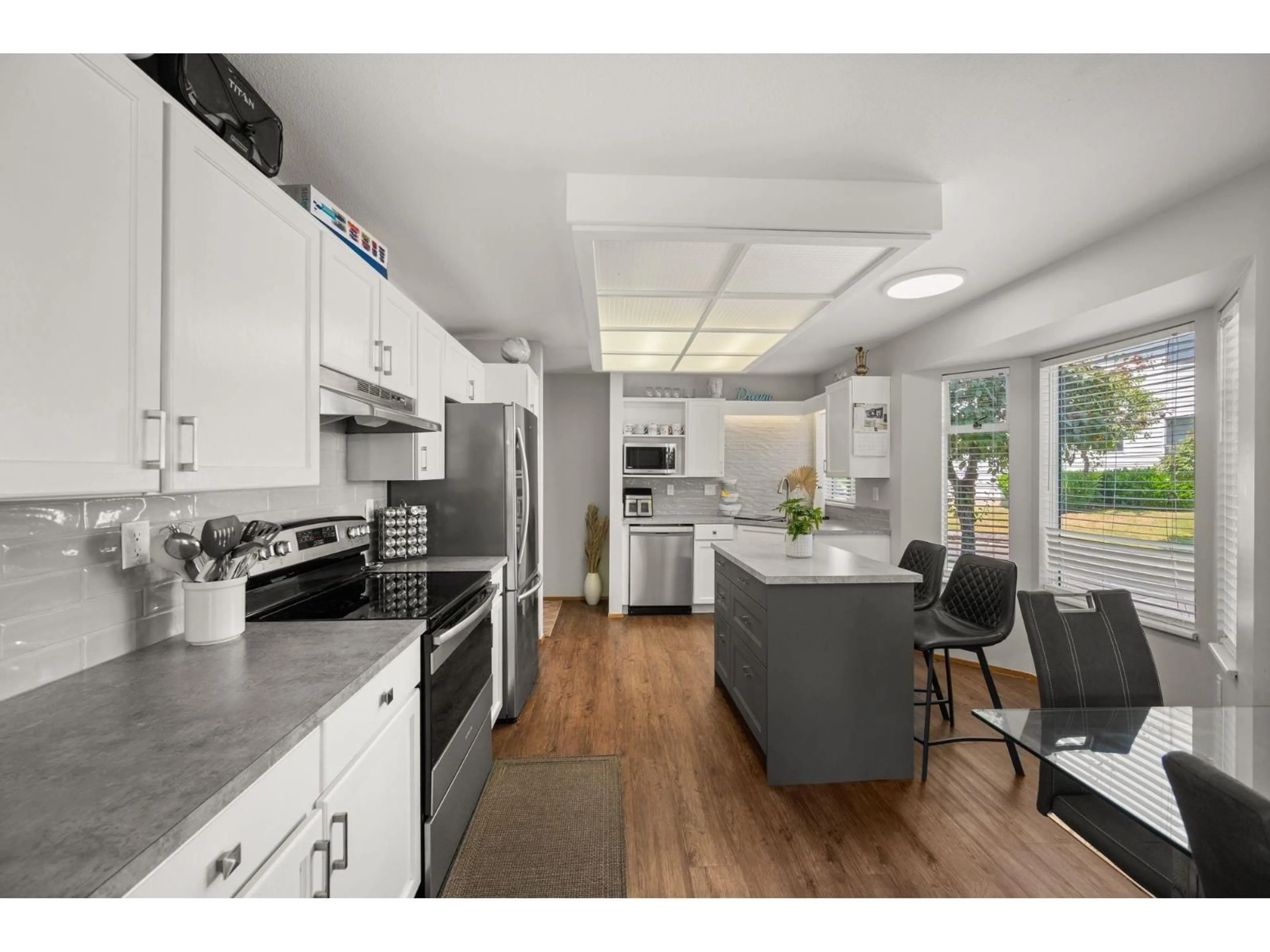 Open concept kitchen, unknown for 131 - 7156 121 STREET, Surrey British Columbia V3W0J6