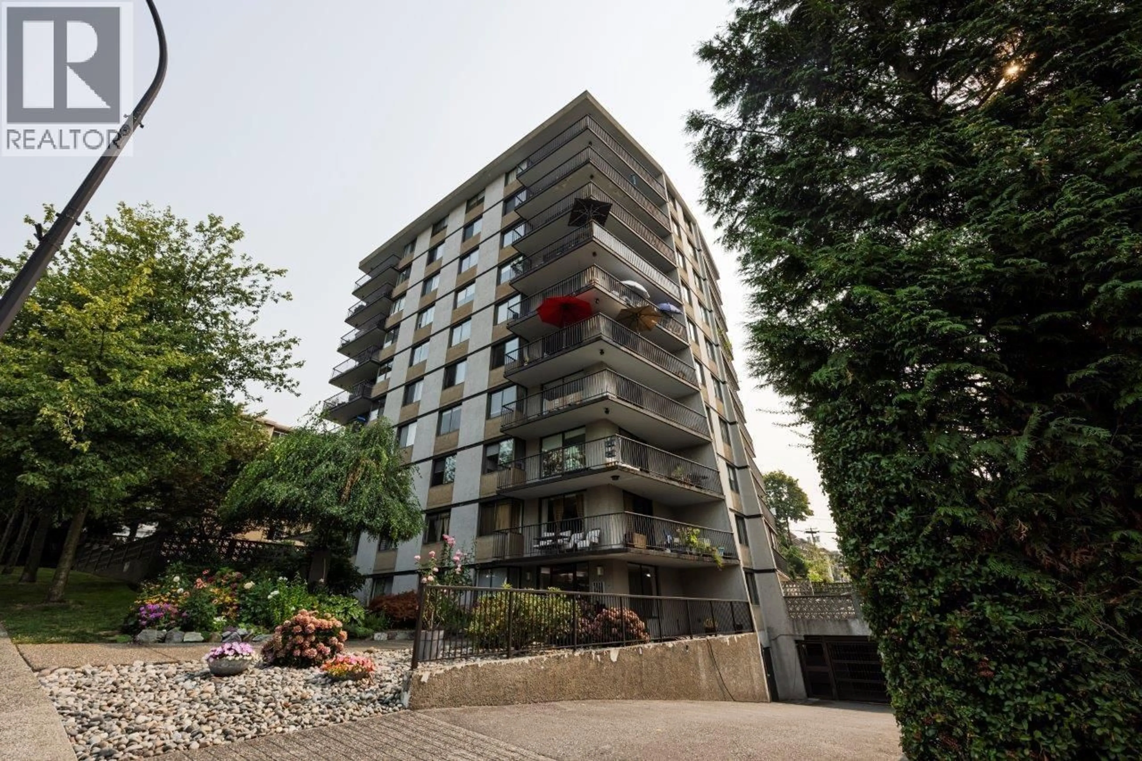 Patio, building for 302 - 540 LONSDALE AVENUE, North Vancouver British Columbia V7M2G7