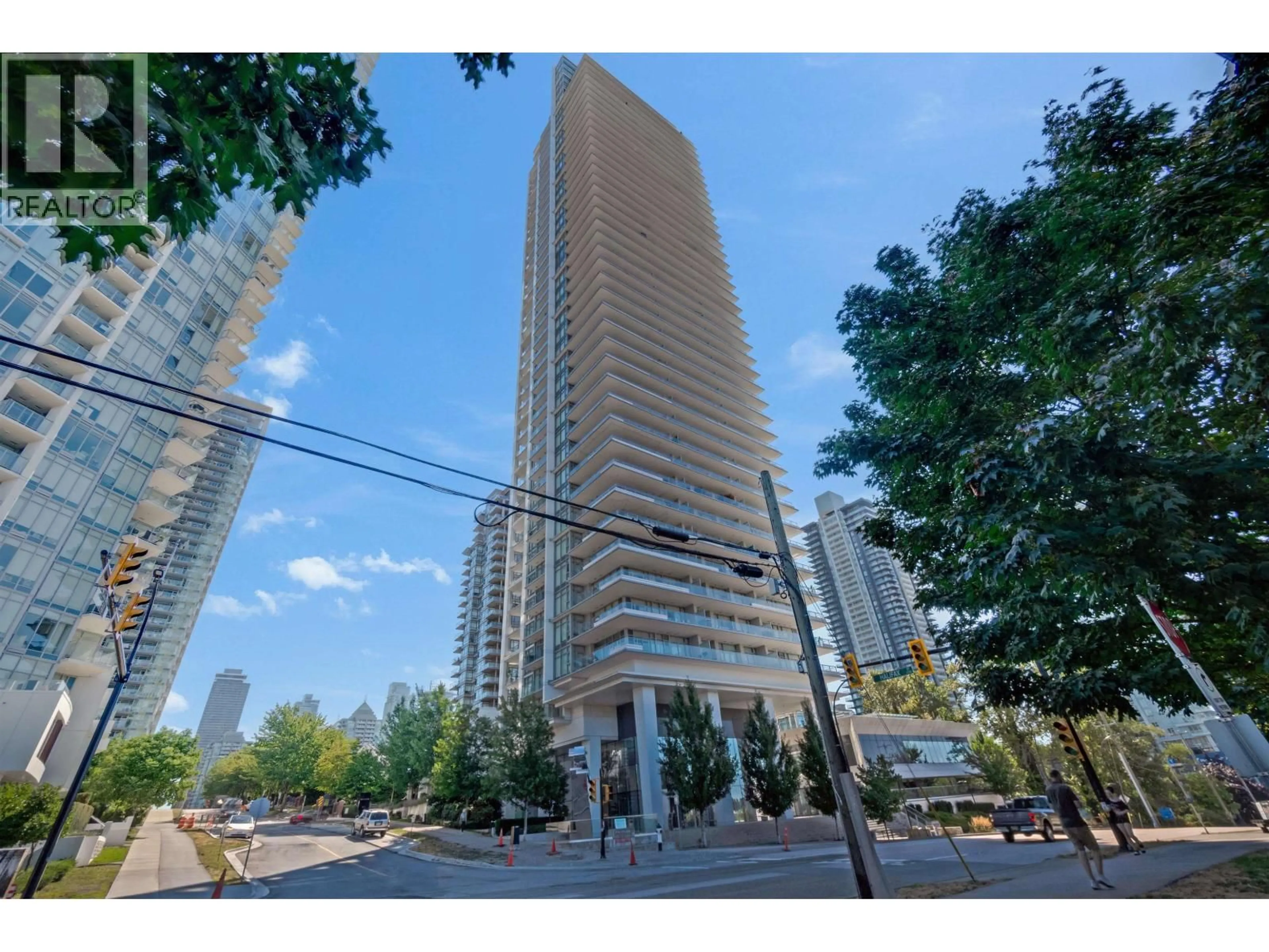 Indoor foyer for 4402 - 1888 GILMORE AVENUE, Burnaby British Columbia V5C0L2