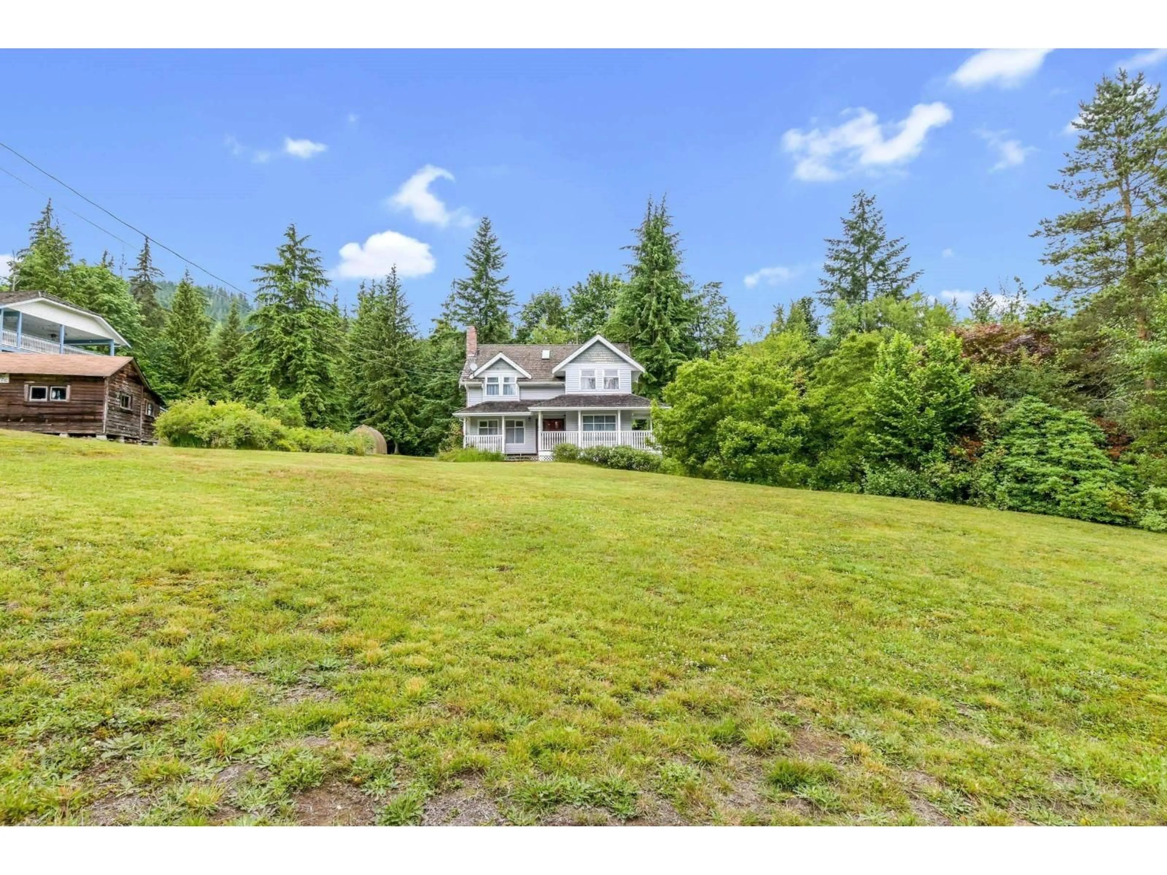 A pic from outside/outdoor area/front of a property/back of a property/a pic from drone, water/lake/river/ocean view for 33845 RICHARDS AVENUE, Mission British Columbia V2V5X4