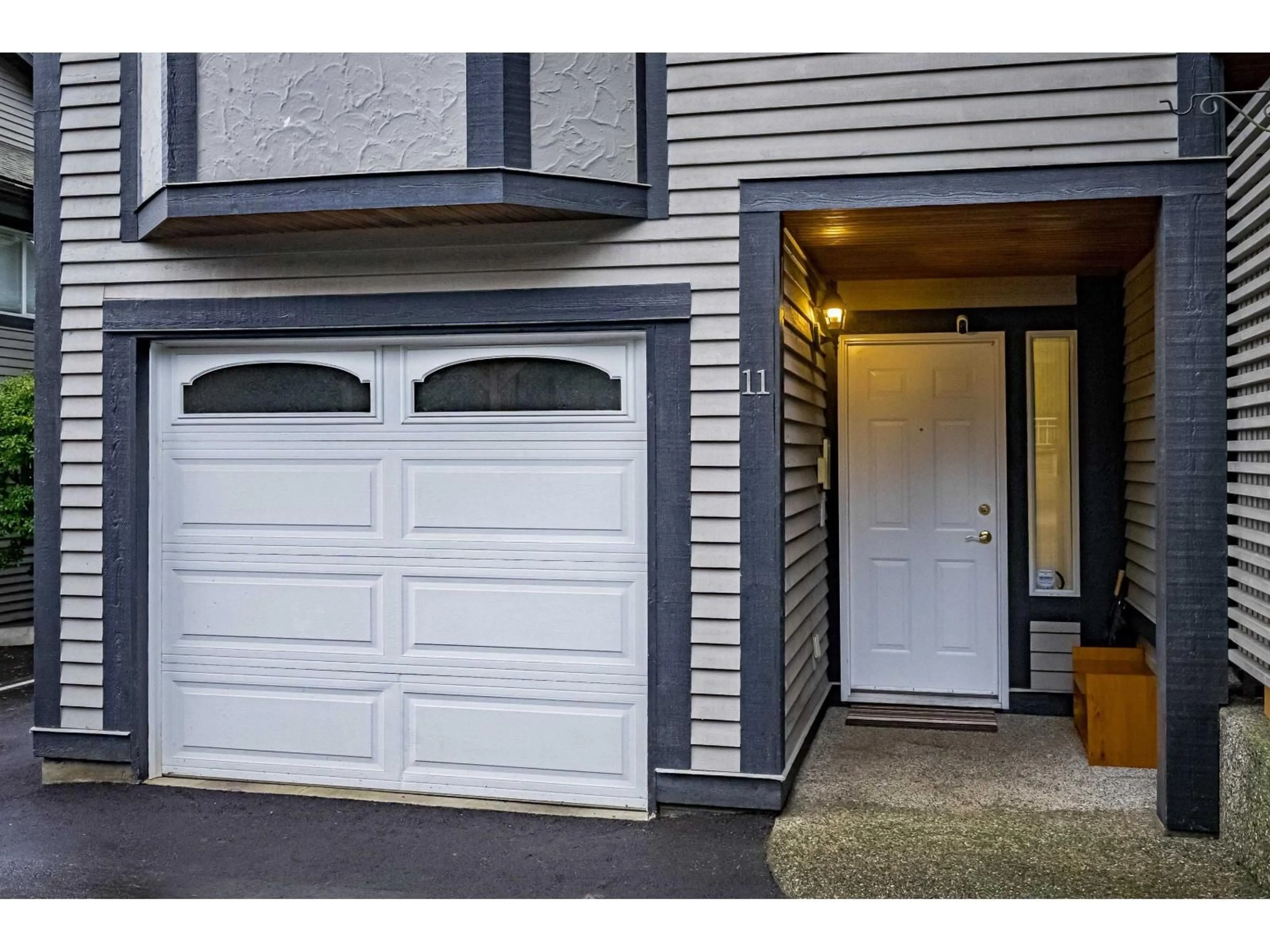 Indoor garage for 11 - 1828 LILAC DRIVE, Surrey British Columbia V4A5C9