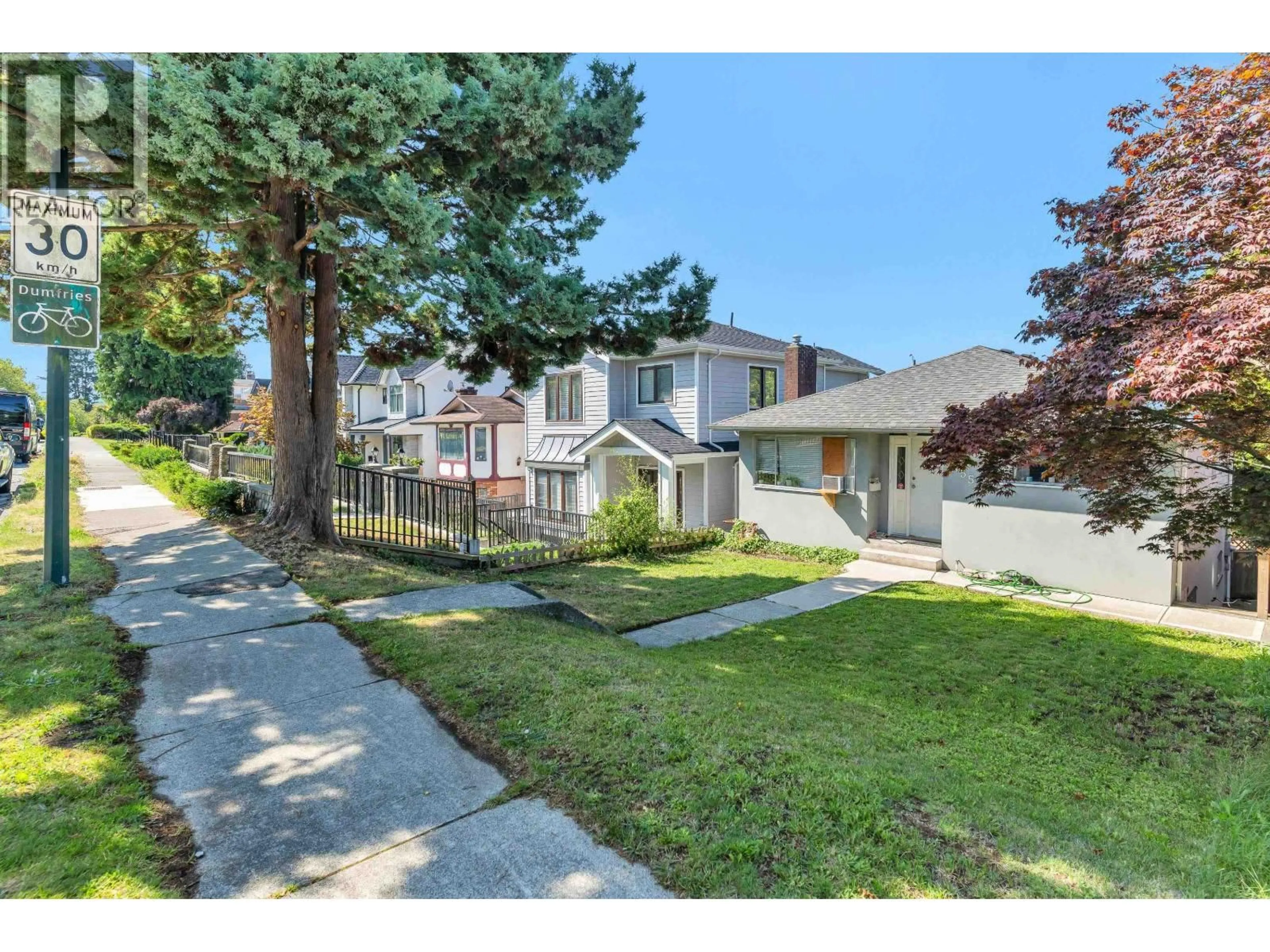 A pic from outside/outdoor area/front of a property/back of a property/a pic from drone, street for 5755 DUMFRIES STREET, Vancouver British Columbia V5P3A7