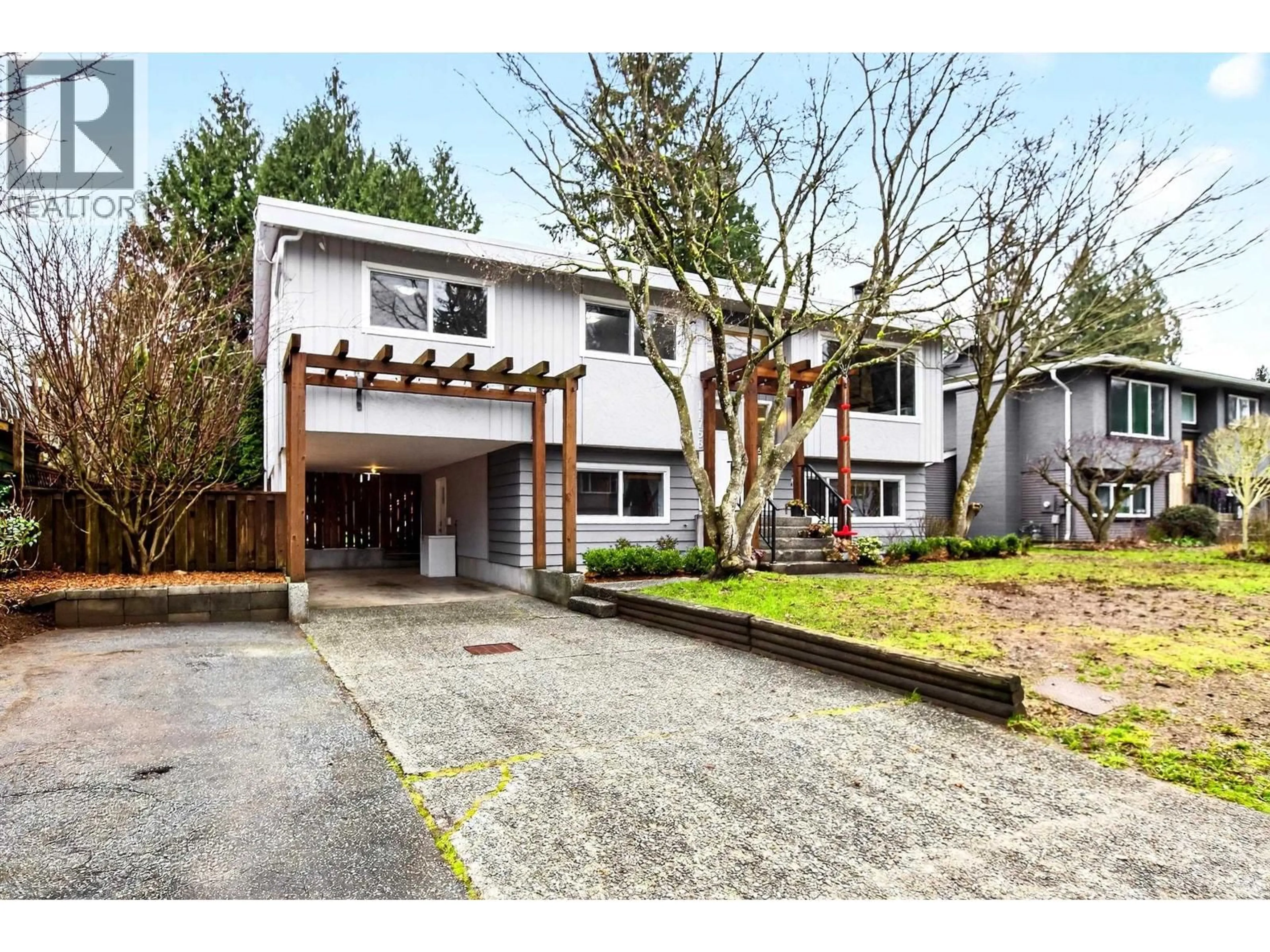 Home with vinyl exterior material, street for 11756 208 STREET, Maple Ridge British Columbia V2X7S3