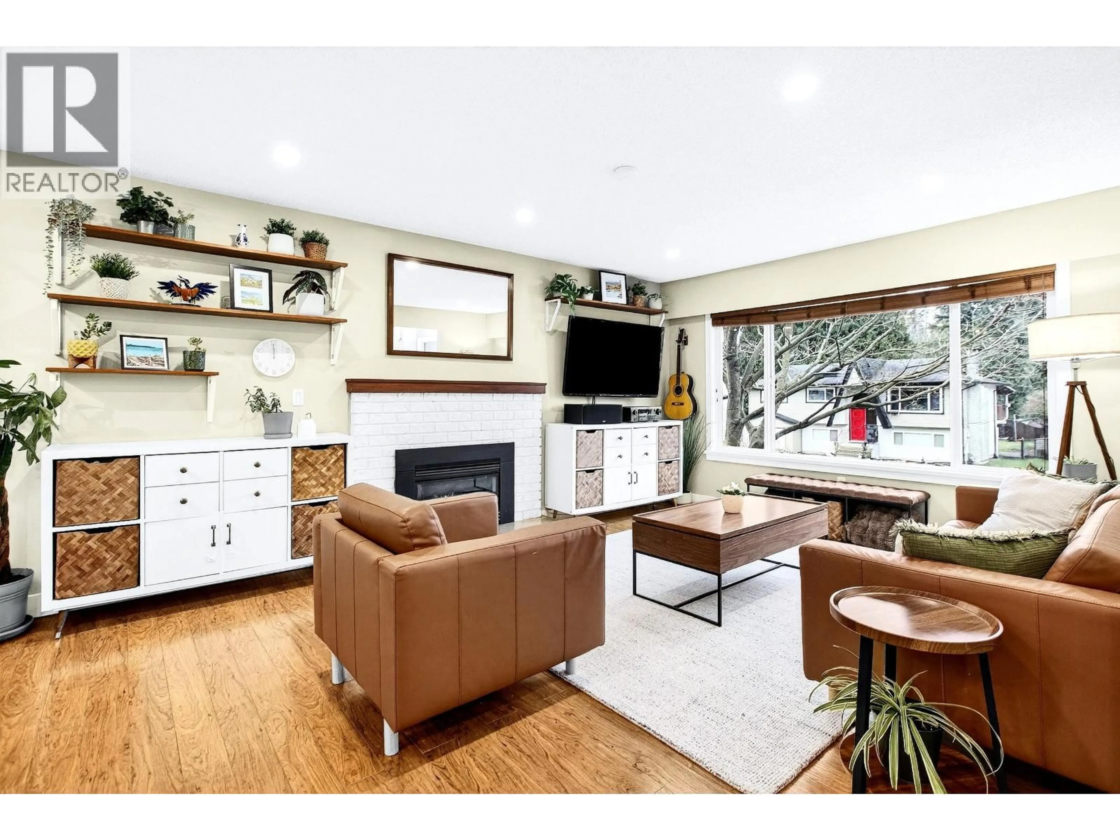 Living room with furniture, wood/laminate floor for 11756 208 STREET, Maple Ridge British Columbia V2X7S3