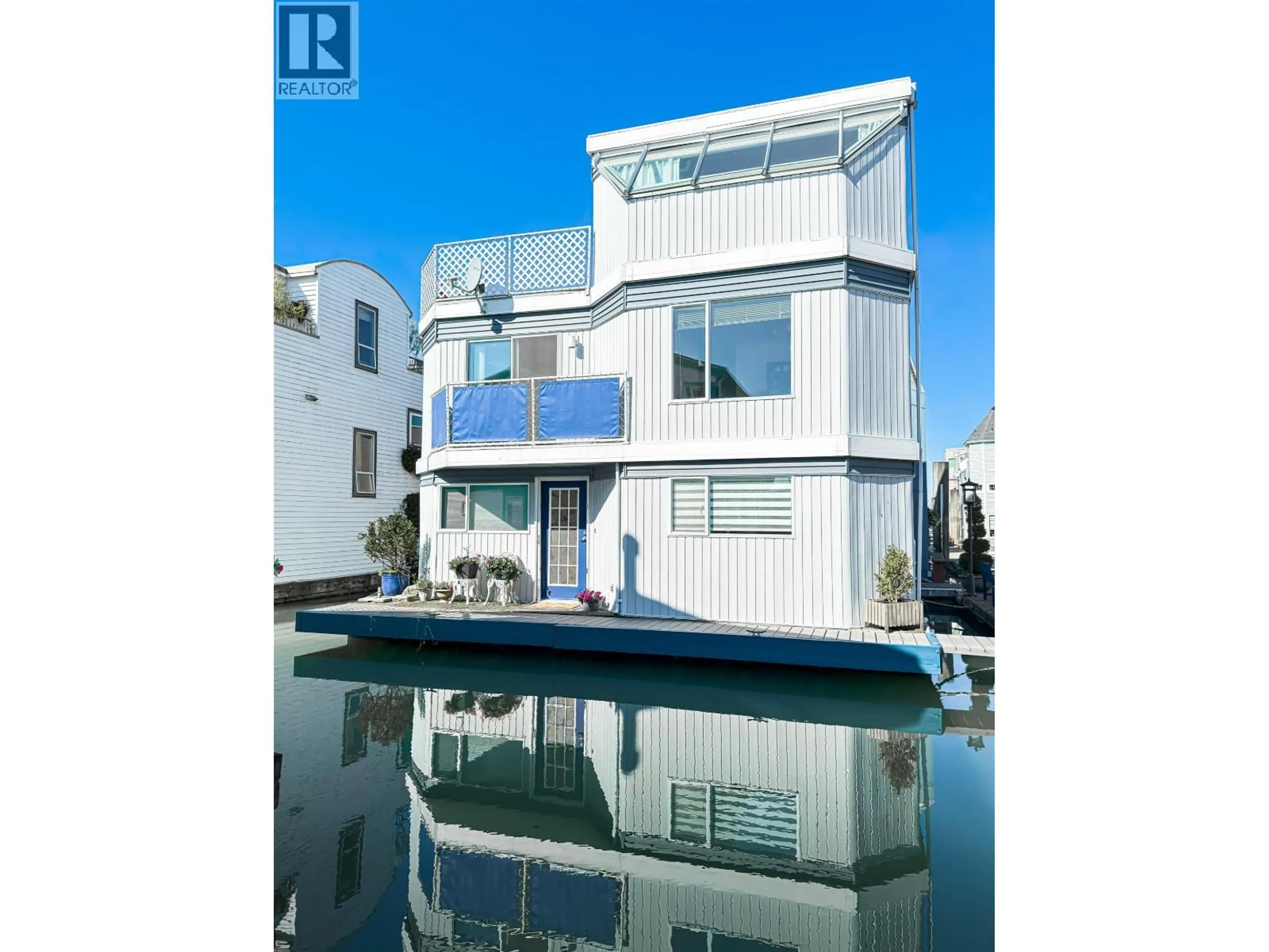 Home with vinyl exterior material, water/lake/river/ocean view for 14 - 3459 RIVER ROAD, Delta British Columbia V4K4Y6