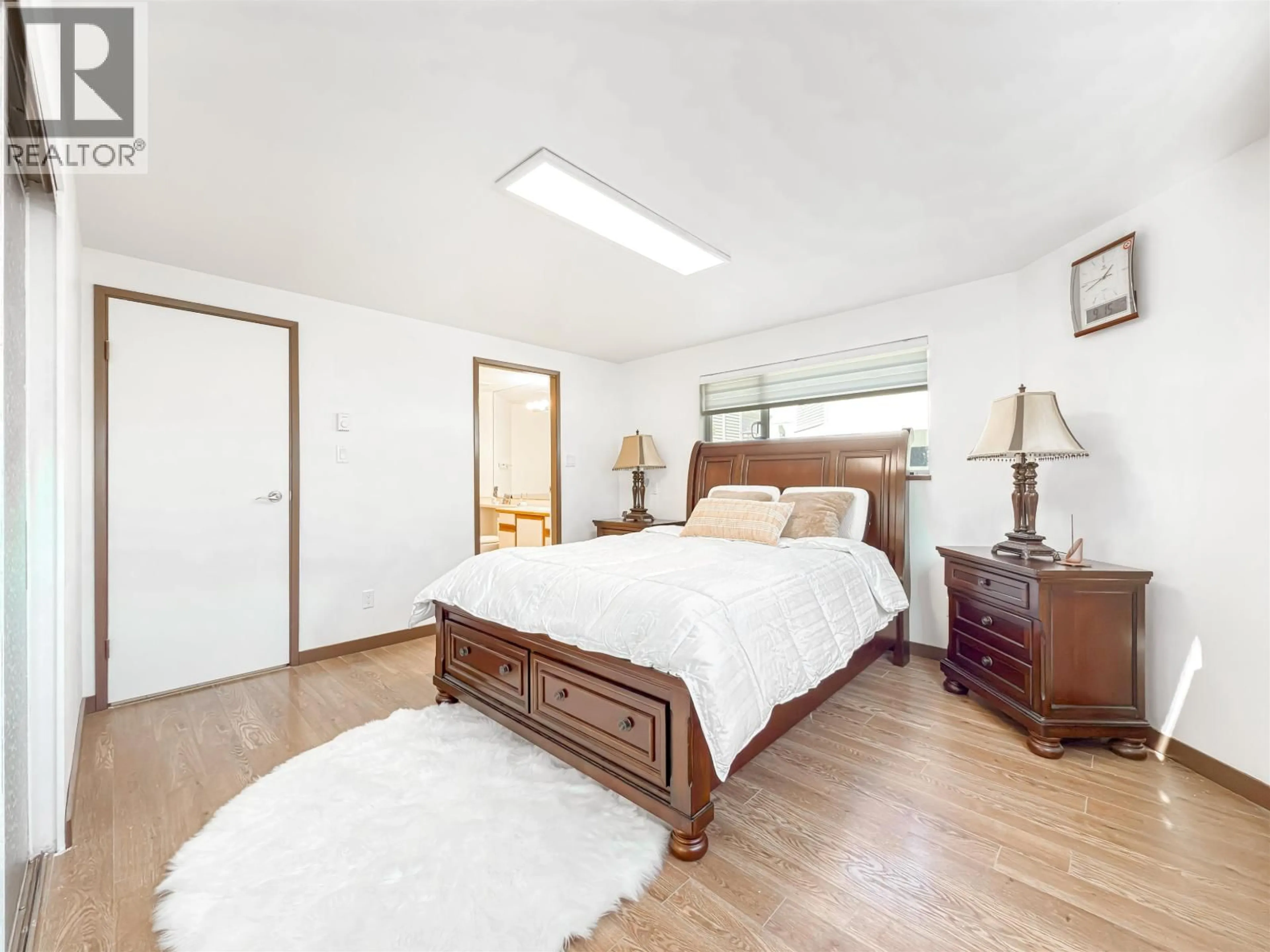 Bedroom with bed, wood/laminate floor for 14 - 3459 RIVER ROAD, Delta British Columbia V4K4Y6