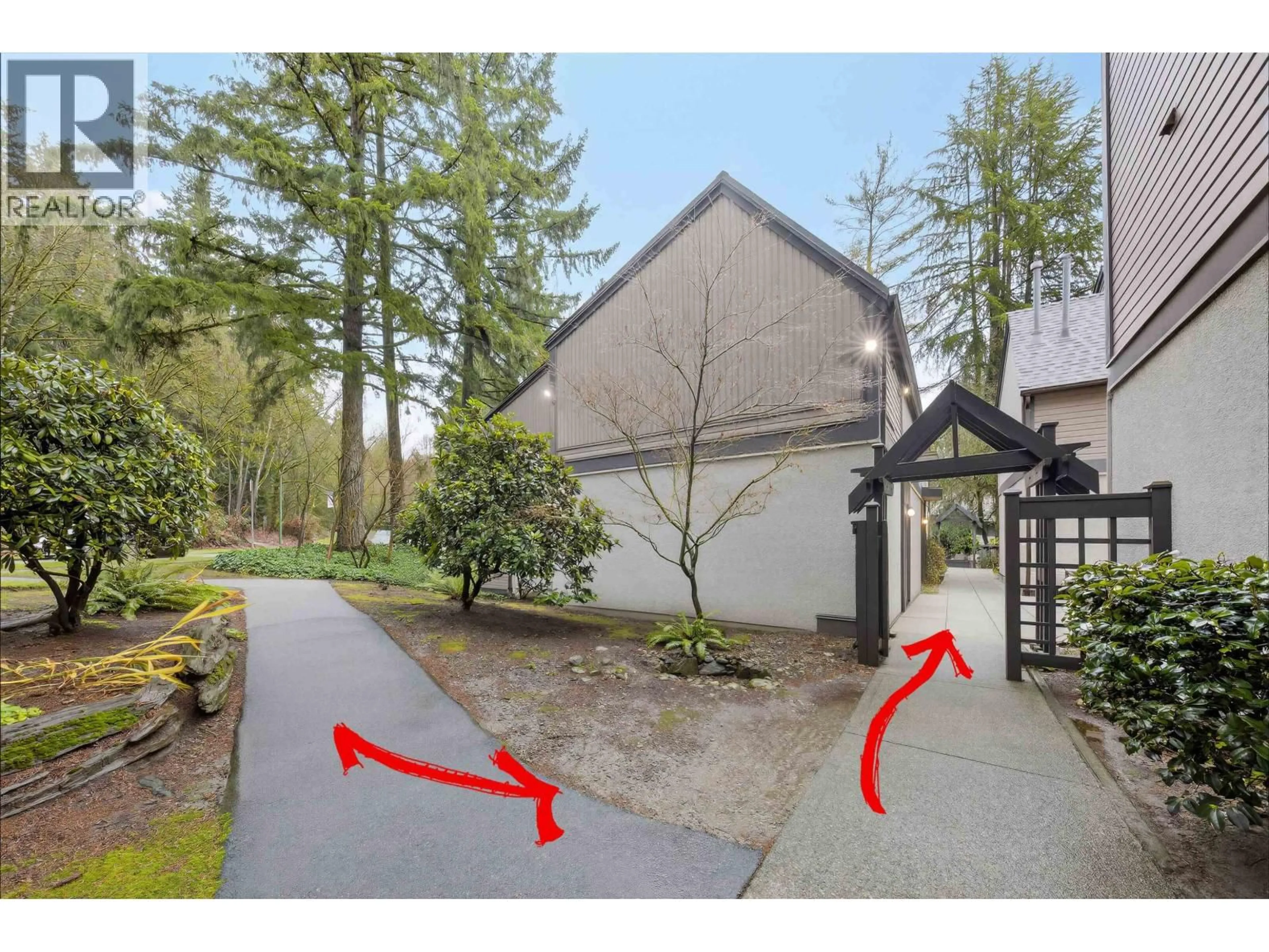 A pic from outside/outdoor area/front of a property/back of a property/a pic from drone, street for 2975 ARGO PLACE, Burnaby British Columbia V3J7G2